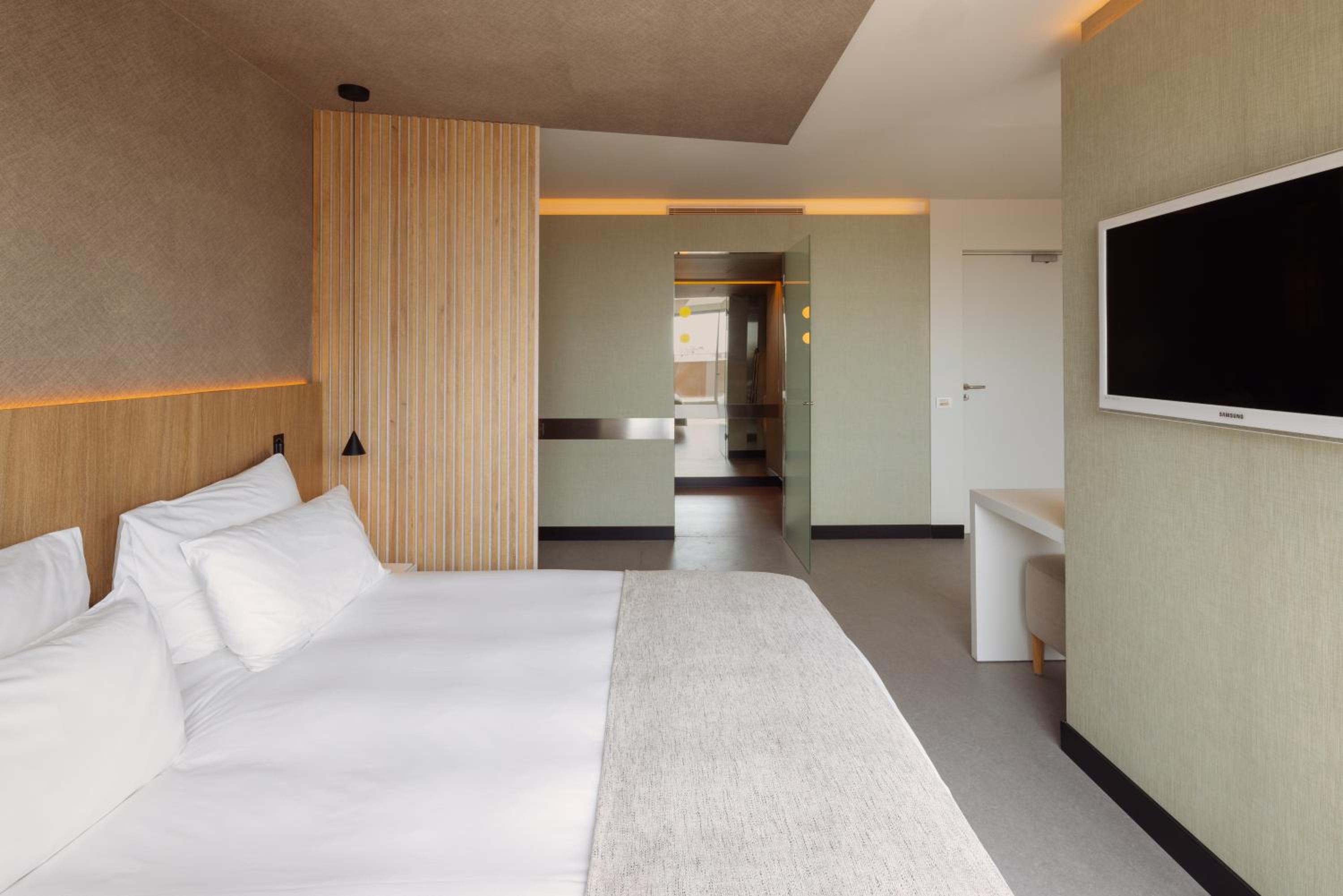 Junior Suite with Balcony photo 3