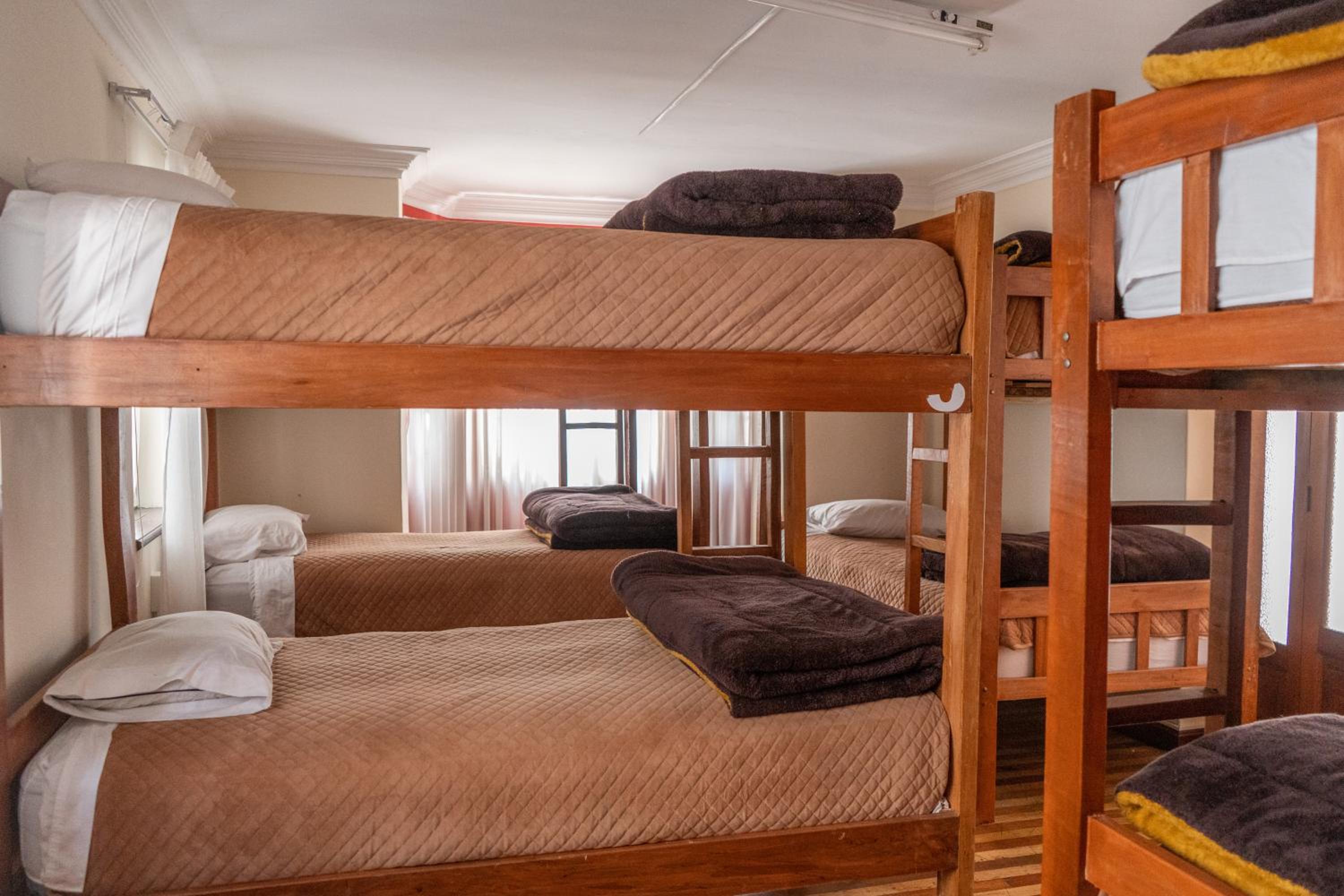 Bed in 8-Bed Mixed Dormitory Room photo 3