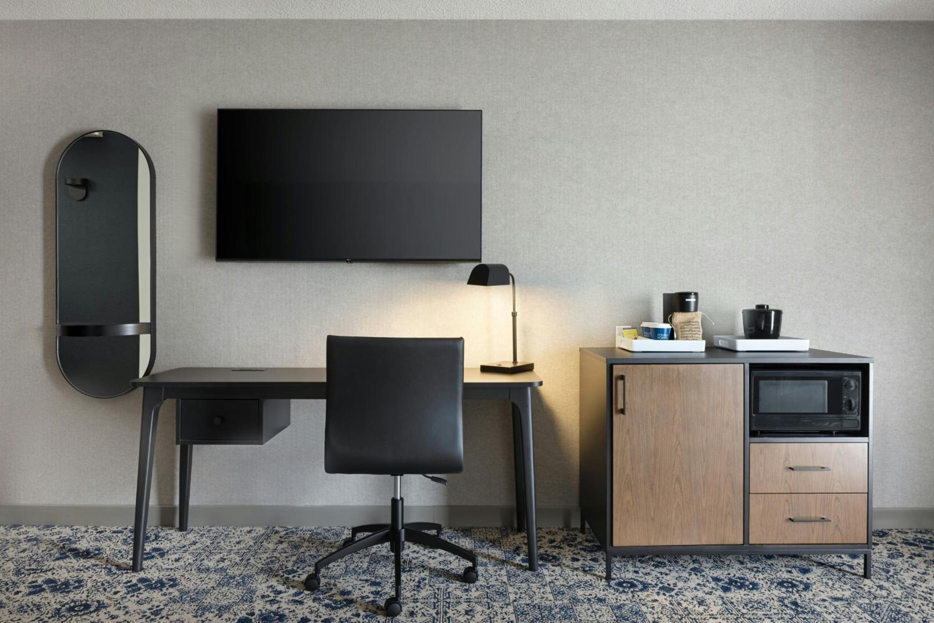 King Room with Pool View, Roll-In Shower and Transfer Shower - Mobility Access/Hearing Accessible
