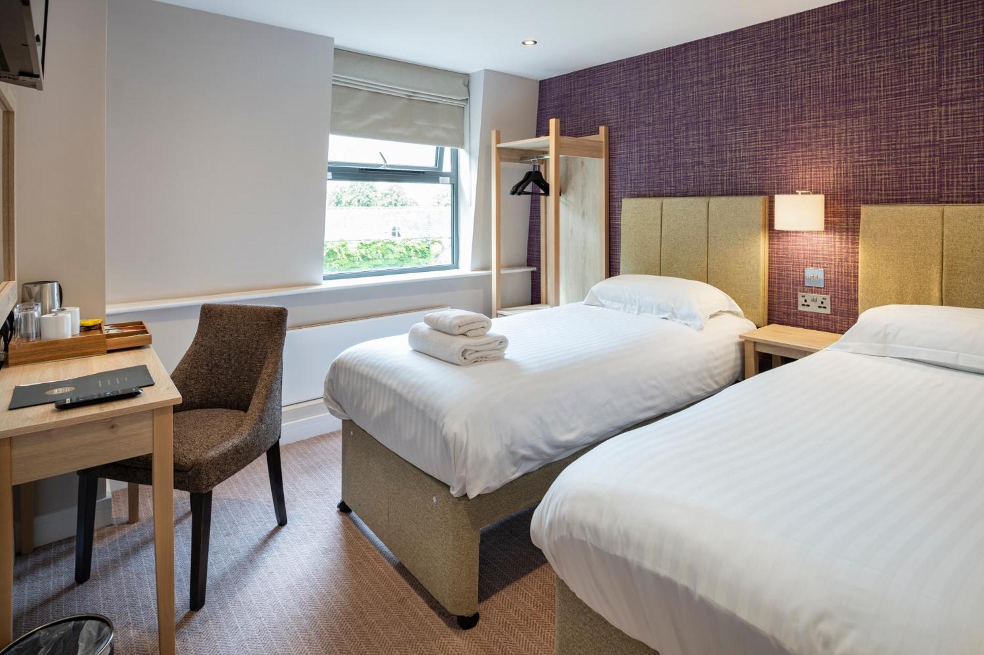 Standard Twin Room - Photo 1