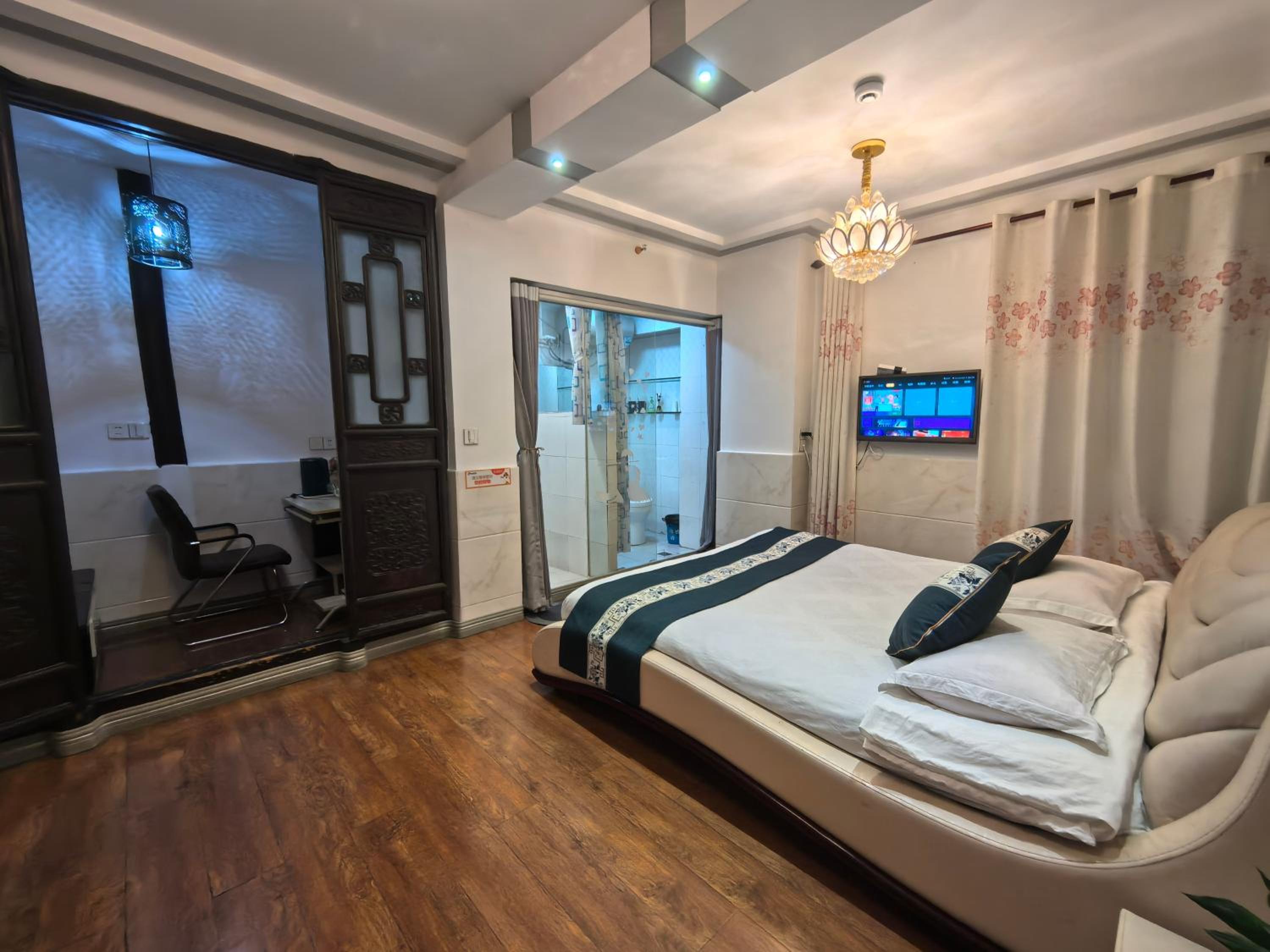 Deluxe Family King Room photo 2