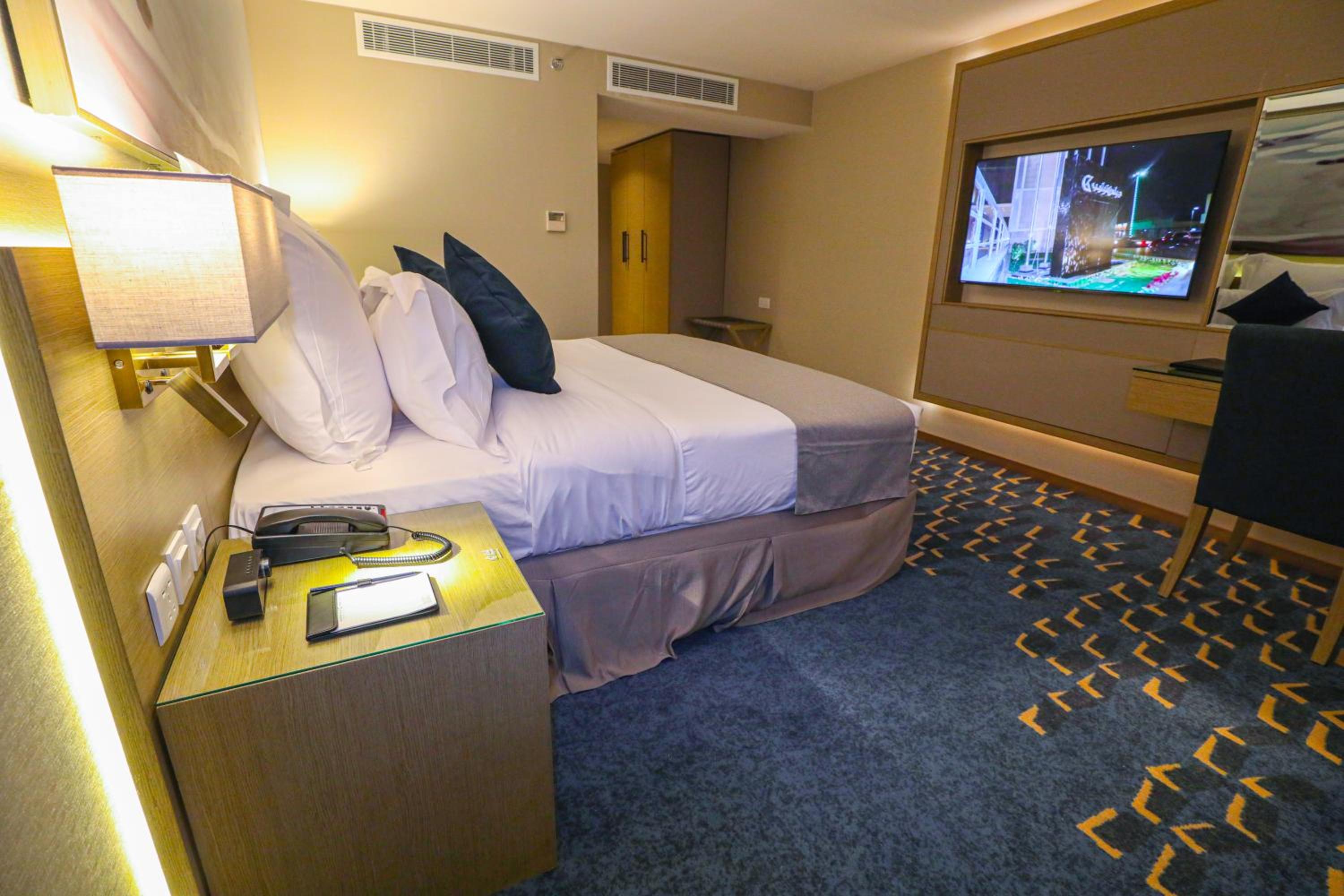 Standard King Room - Photo 3