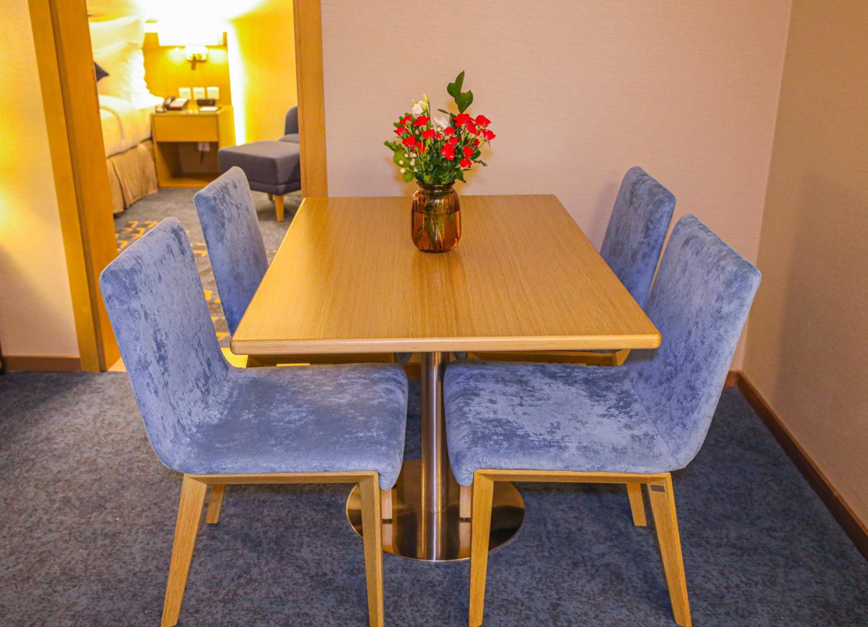 Executive Suite - Photo 2