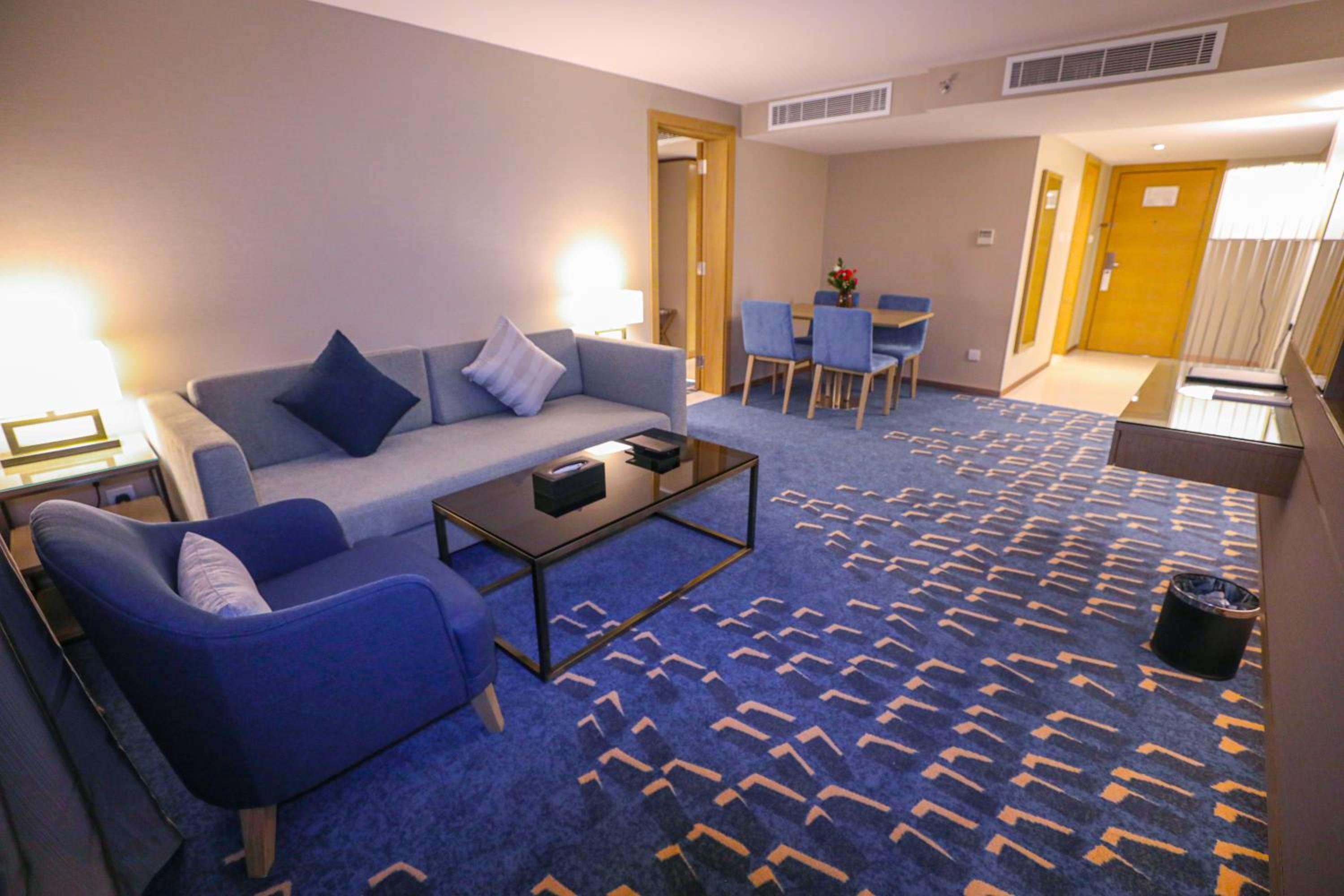 Executive Suite - Photo 3