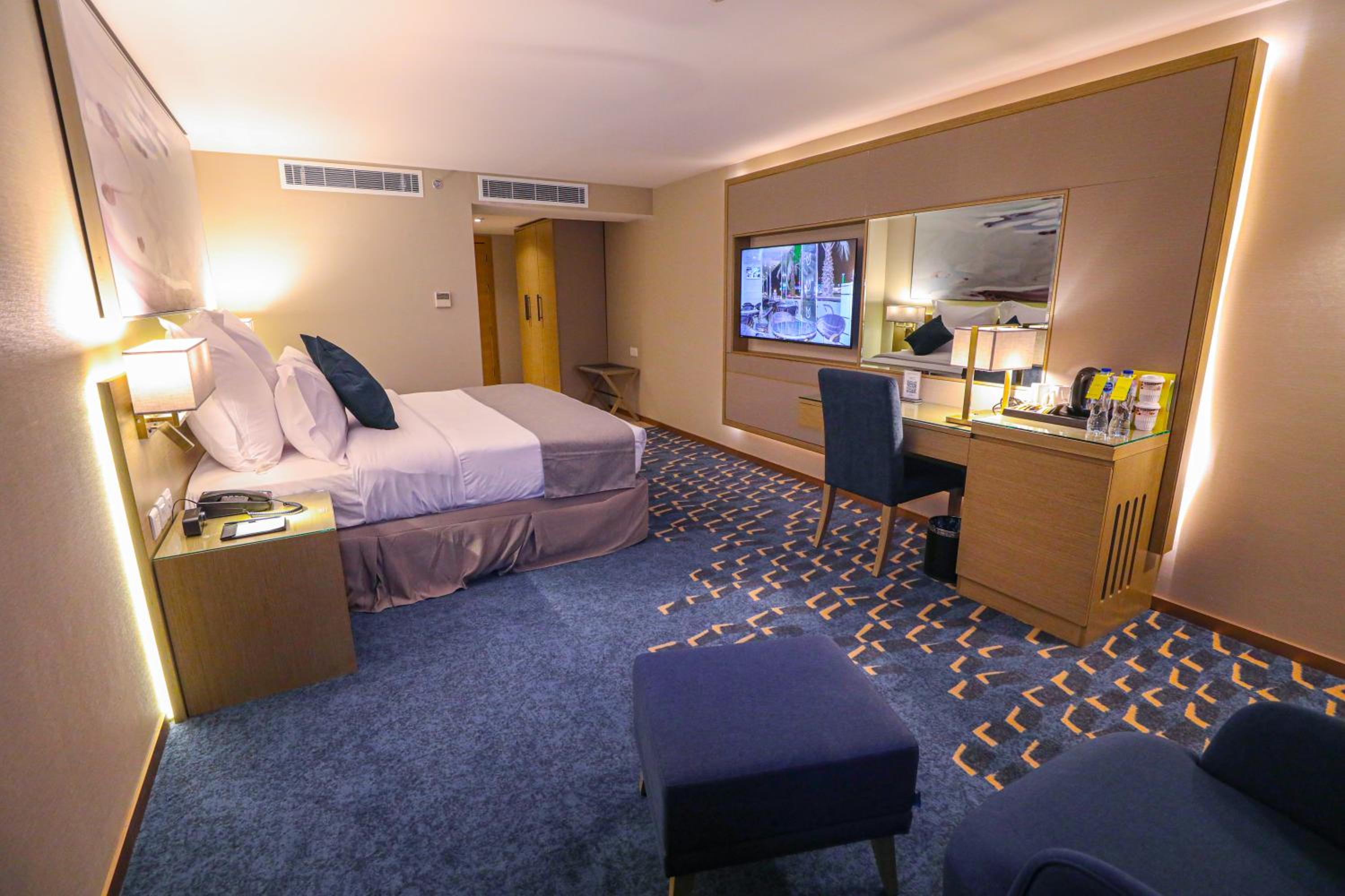 Standard King Room - Photo 2