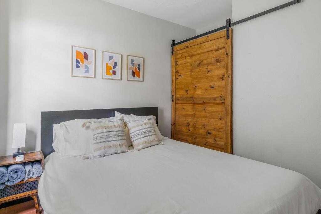 Three-Bedroom House photo 1