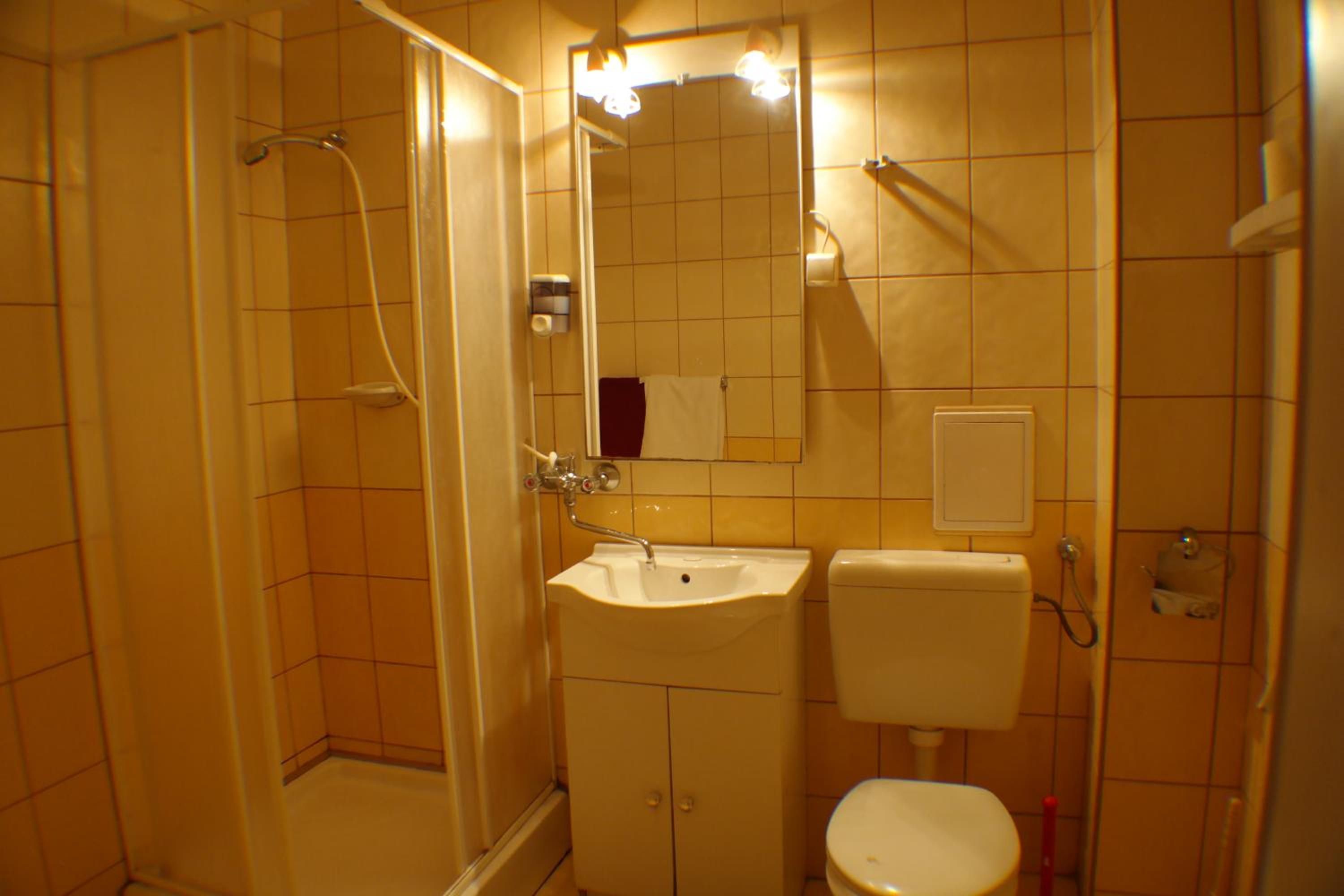 Double or Twin Room - Photo 4