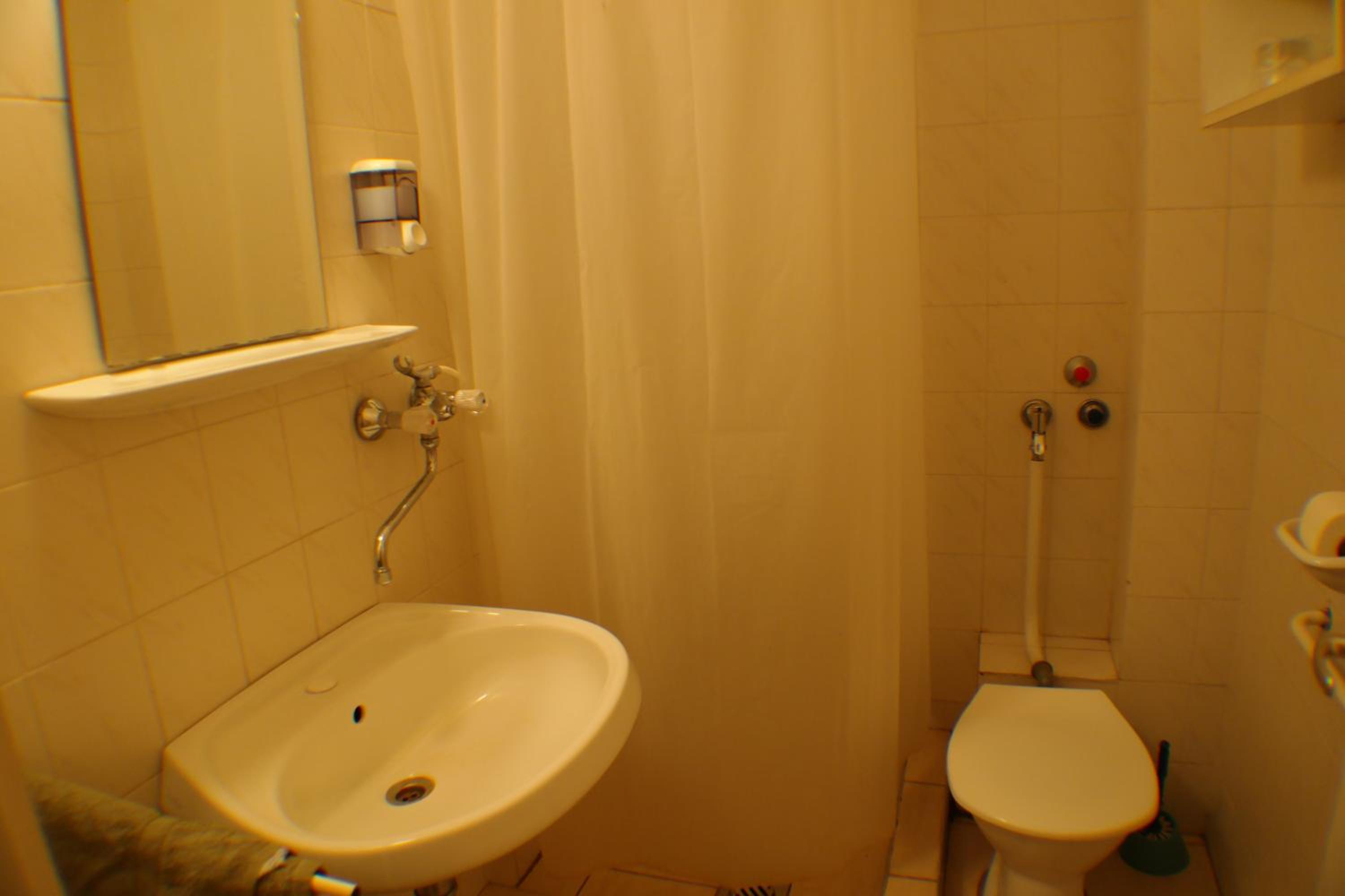 Quadruple Room - Photo 4