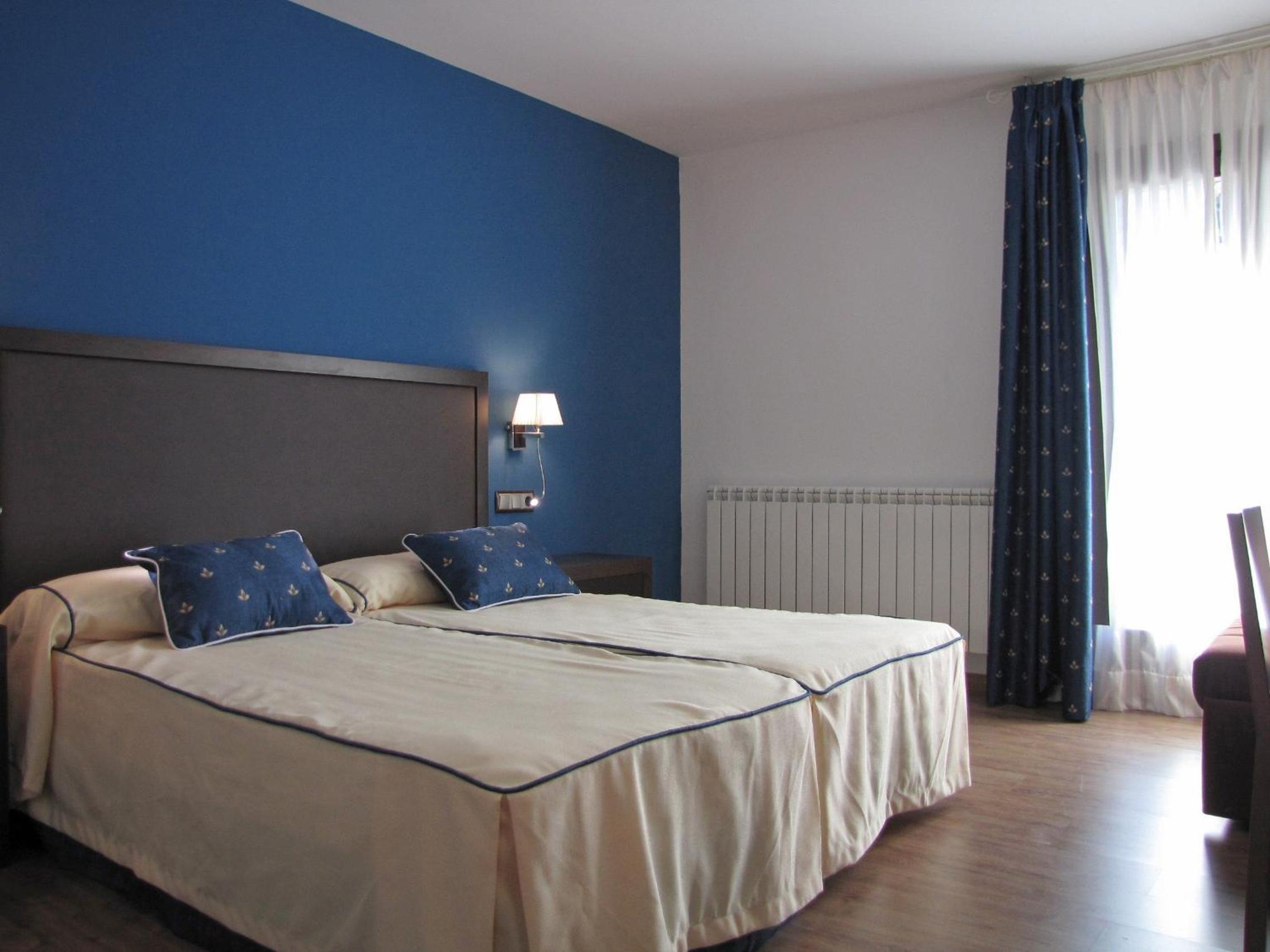 Single Room with Mountain View