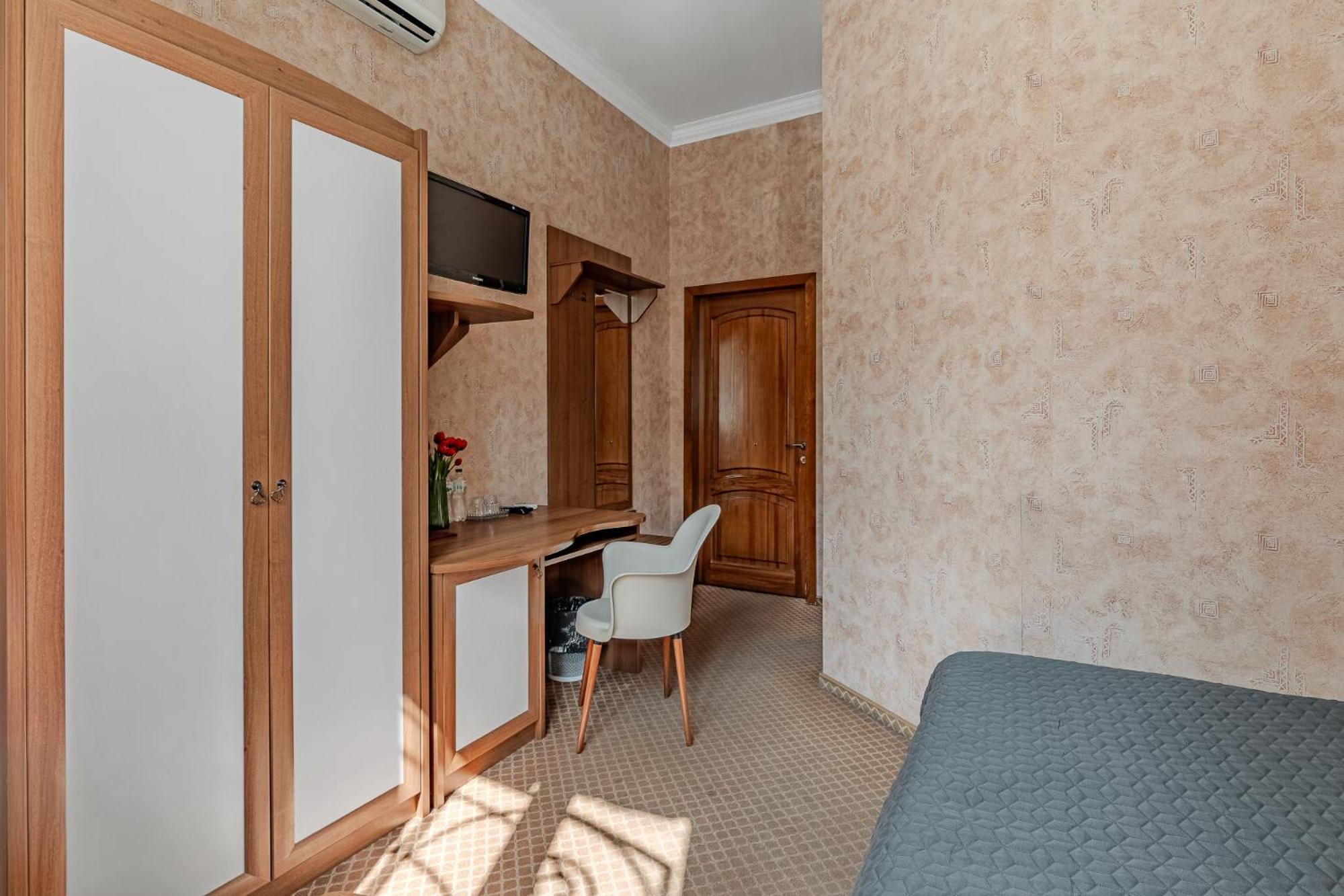 Single Room photo 3