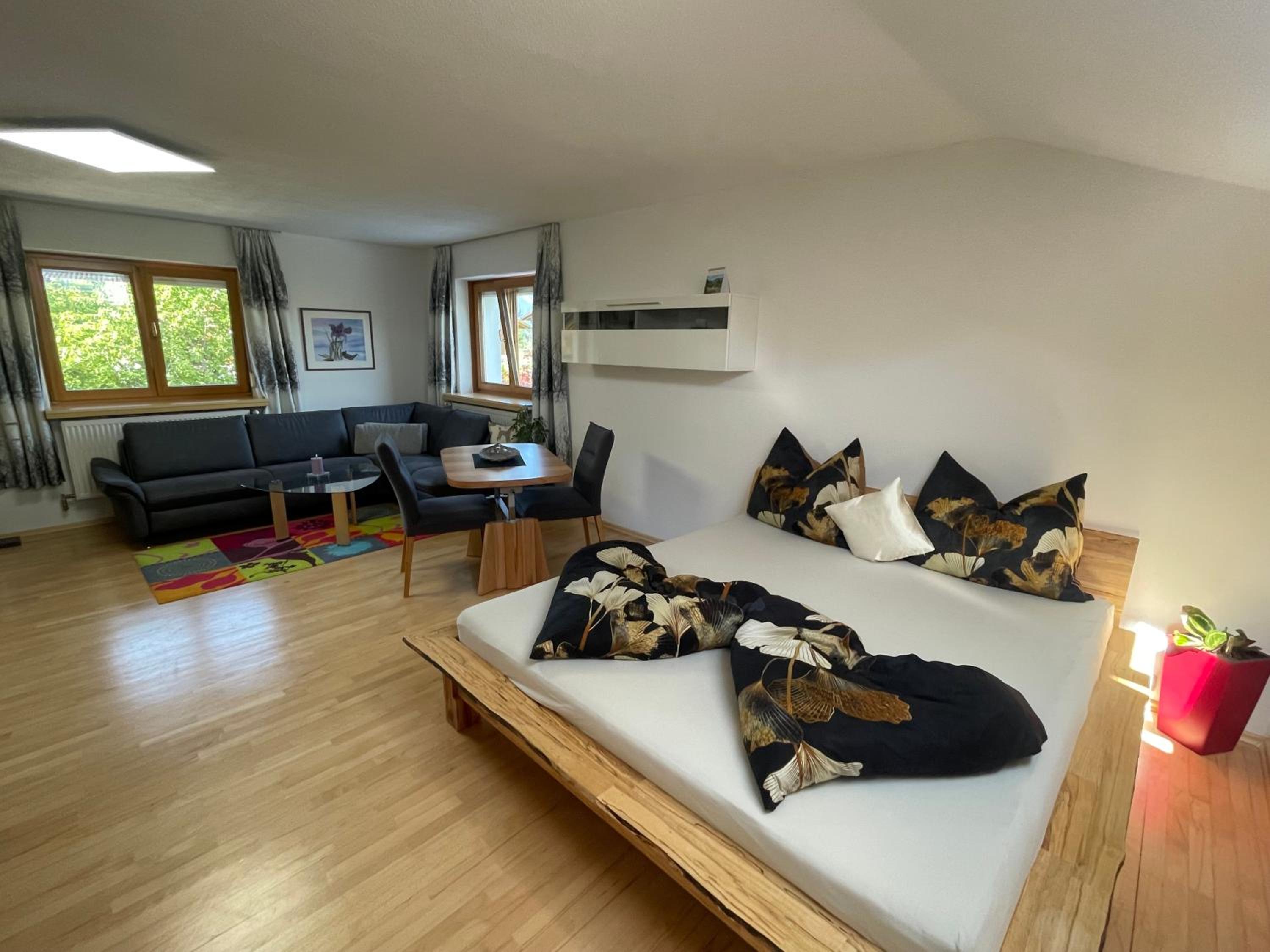 Studio Apartment - Photo 2