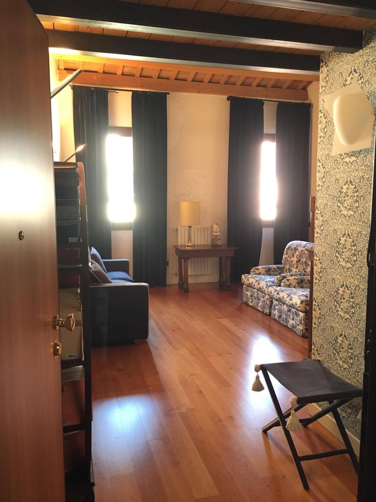 Suite - Photo 1