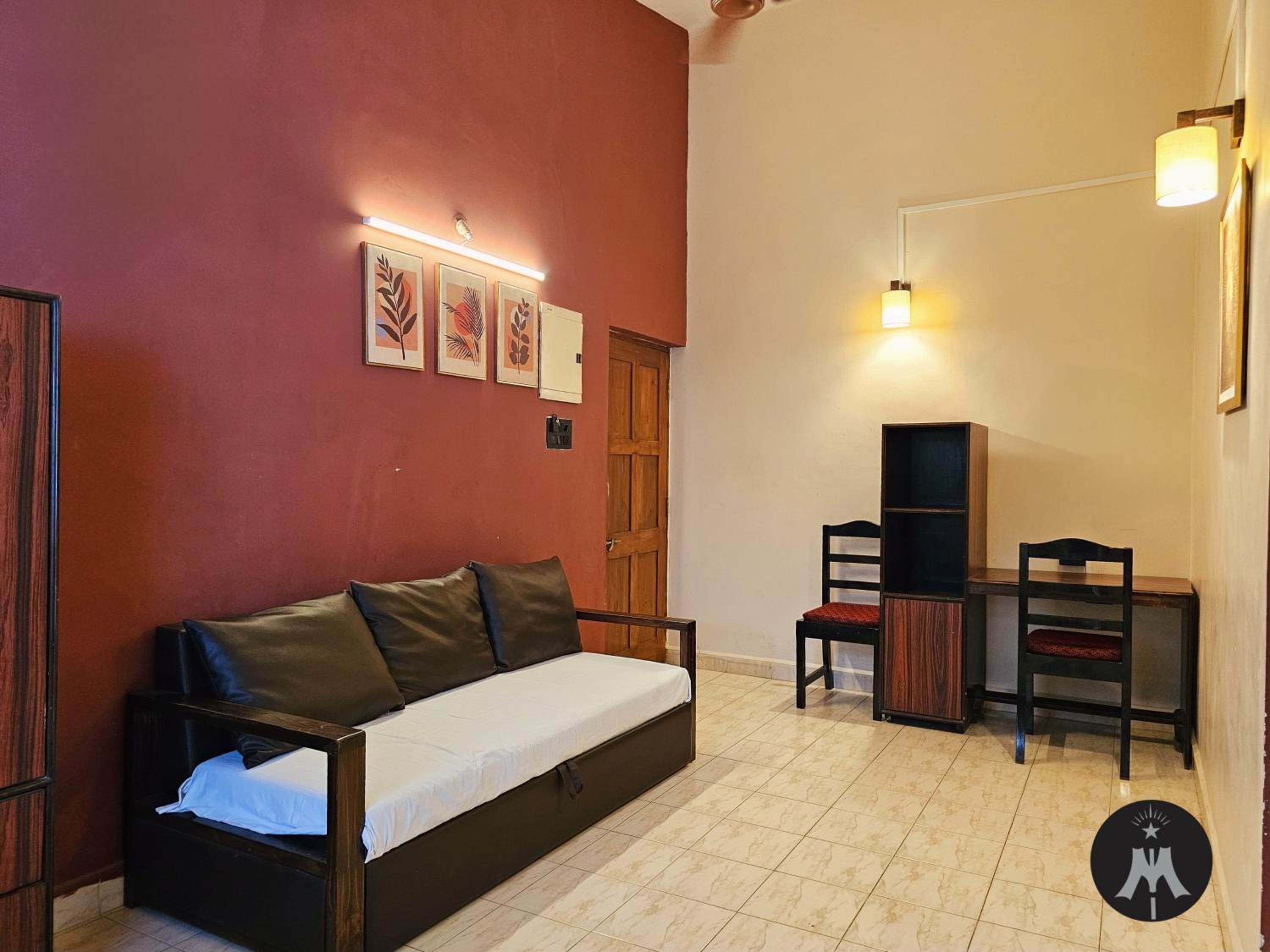 One-Bedroom Apartment - Photo 2
