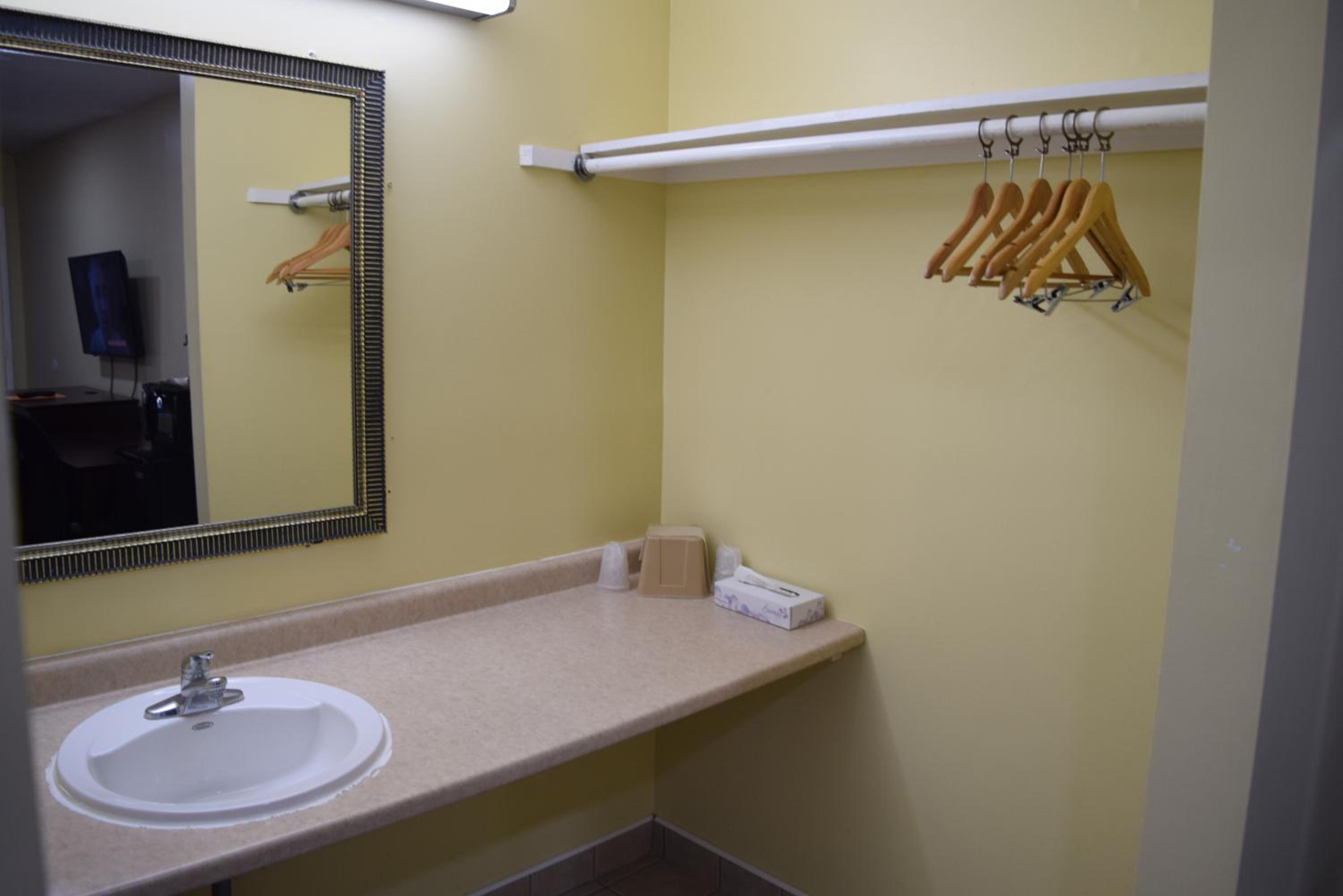 Standard Double Room - Photo 3