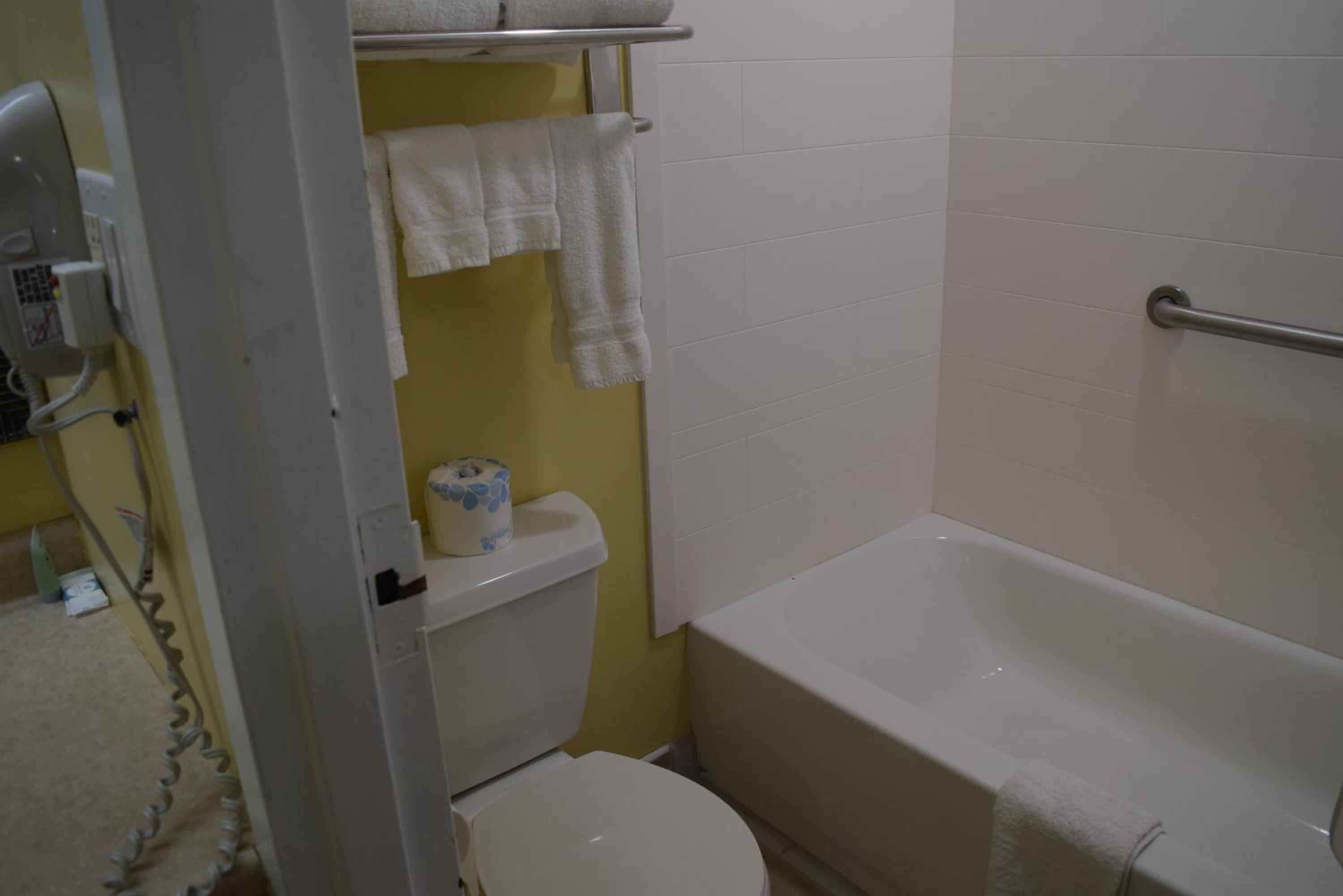 Standard Double Room - Photo 8