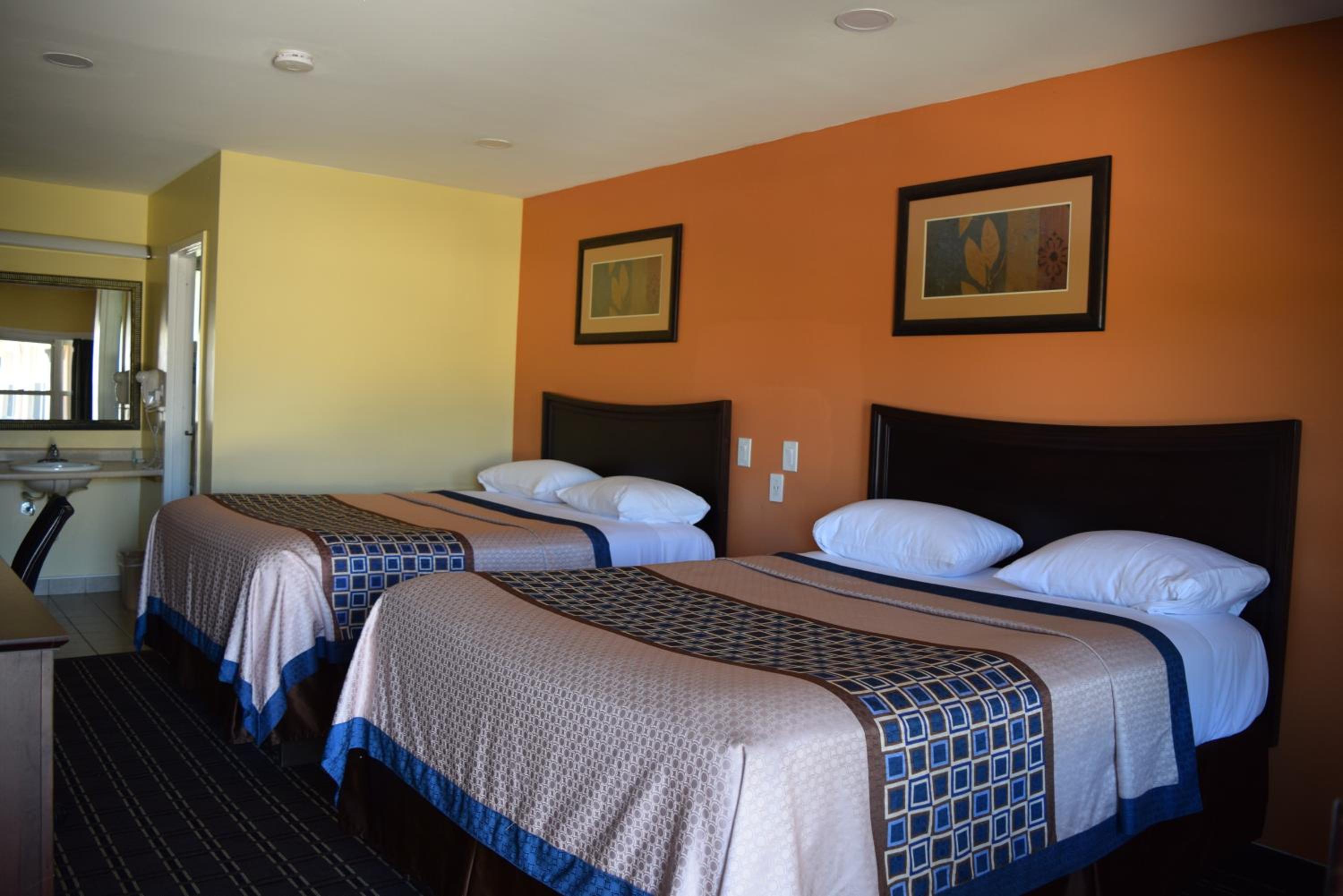 Standard Double Room - Photo 16