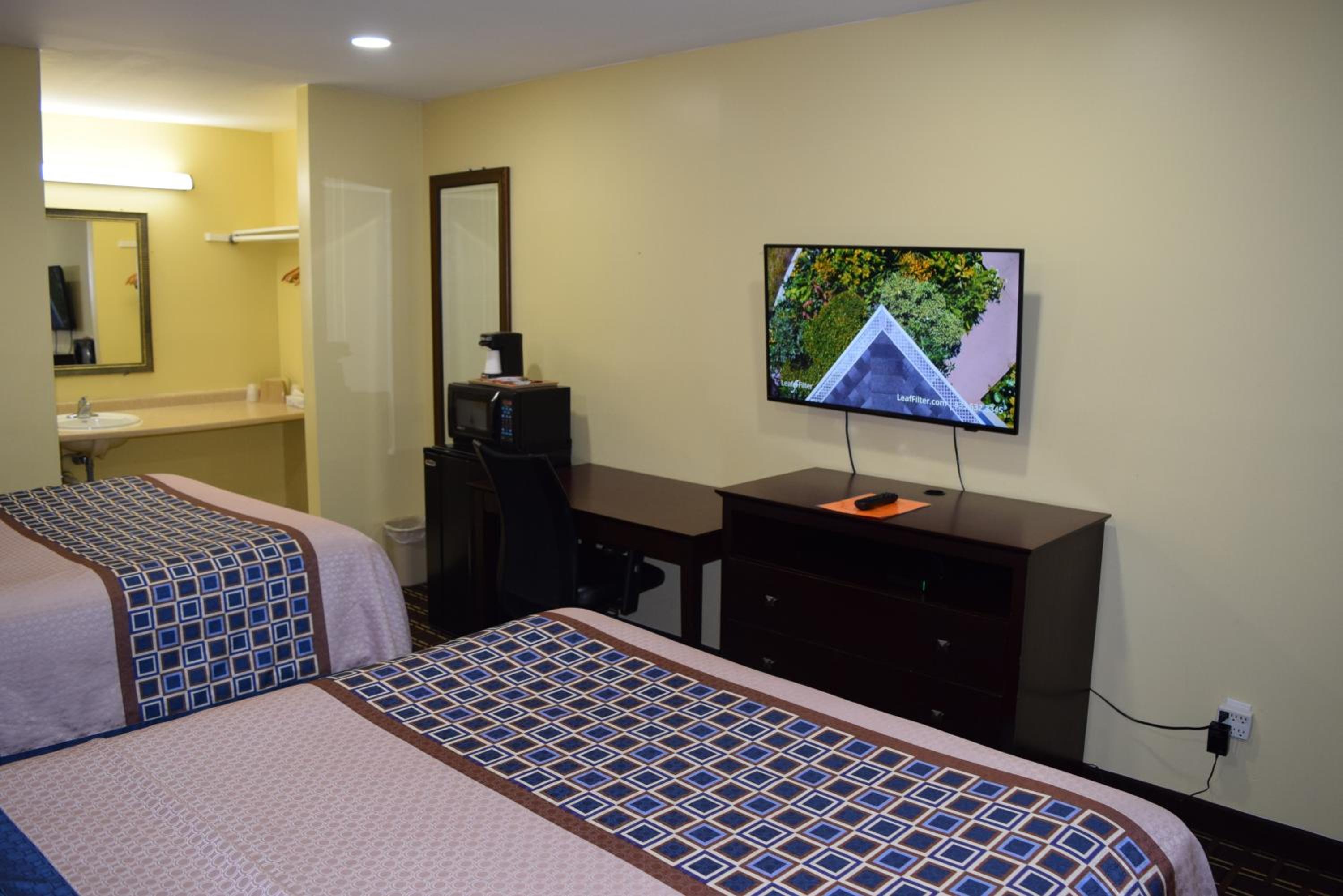 Standard Double Room - Photo 17