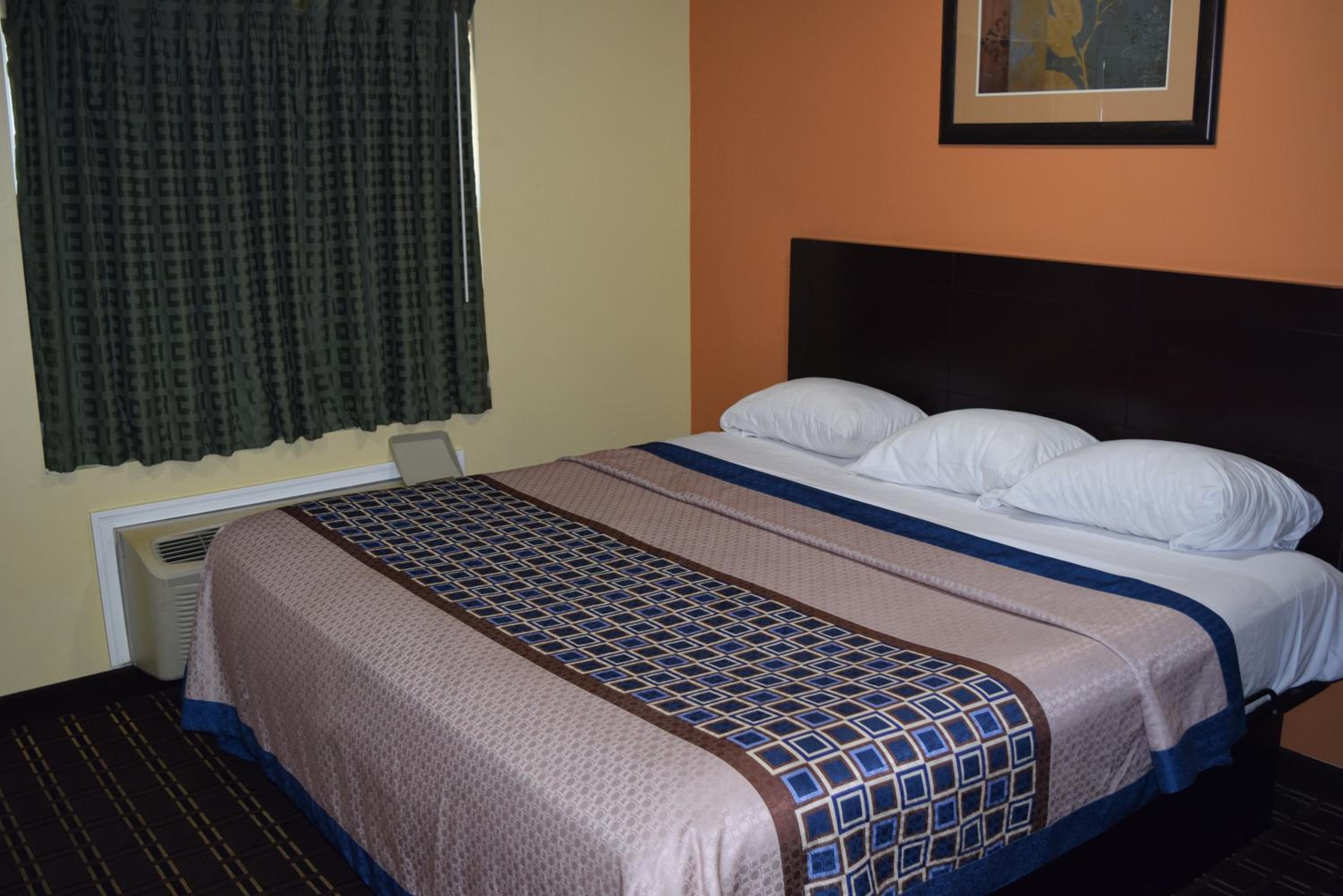 Queen Room - Photo 18