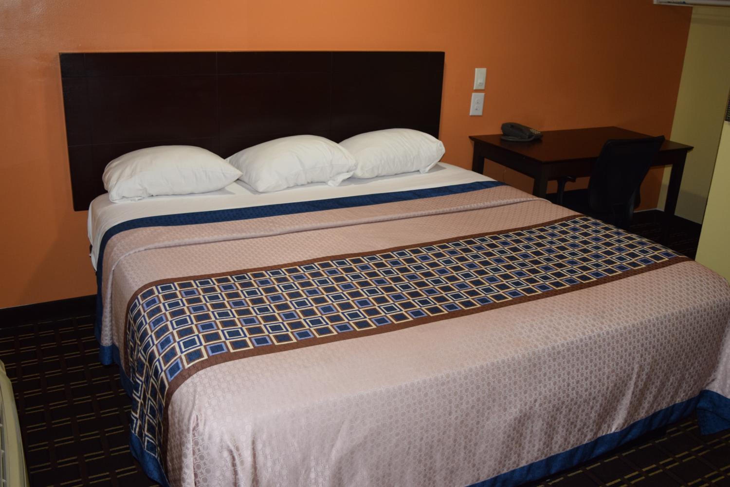 Queen Room - Photo 22