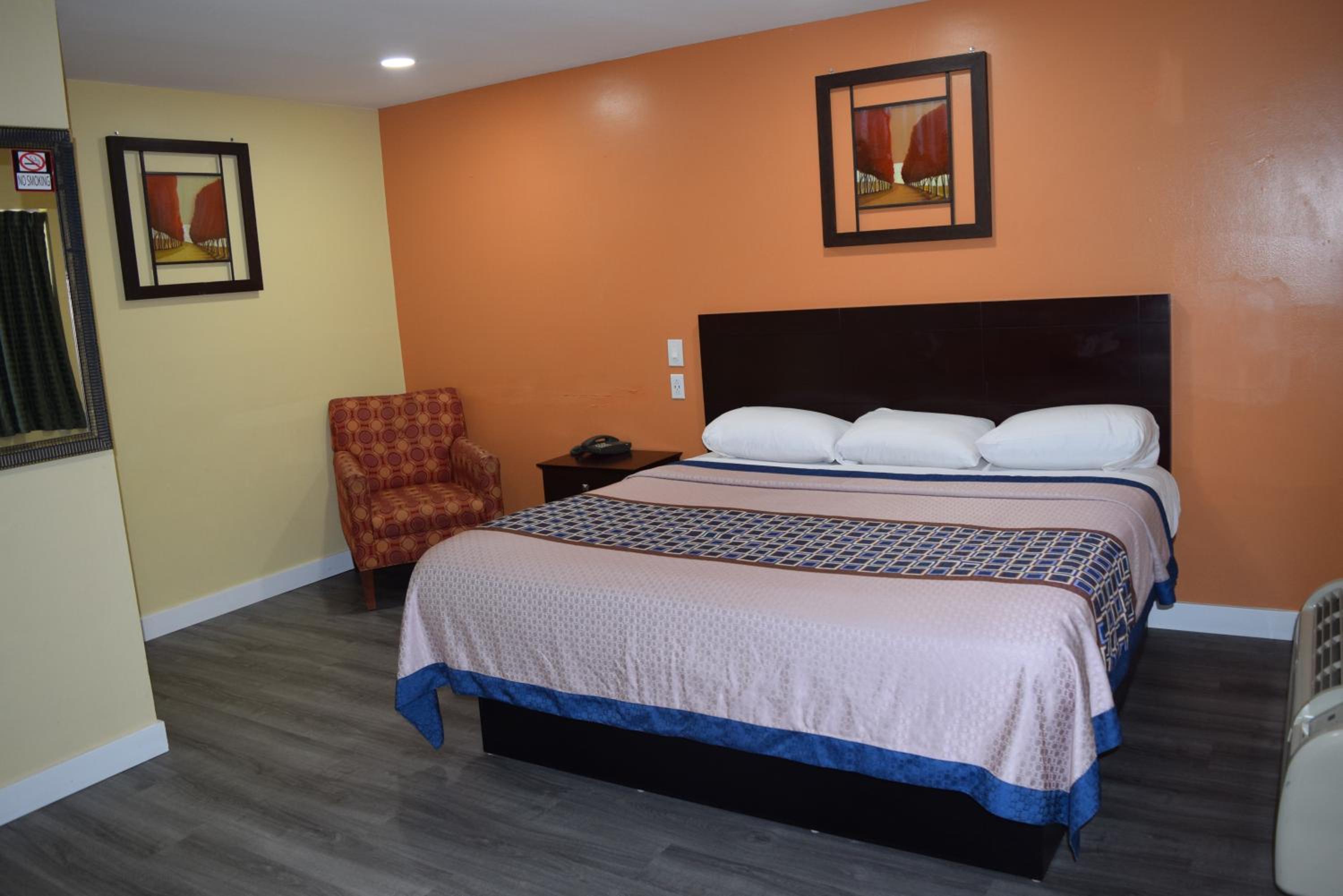 Queen Room - Photo 15