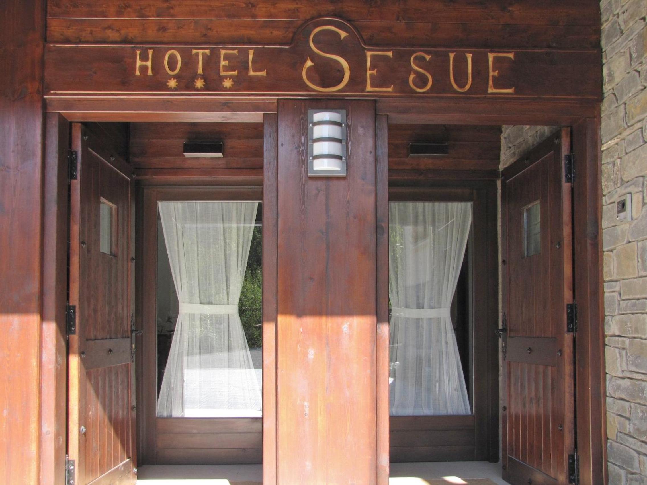 Double or Twin Room with Mountain View photo 3