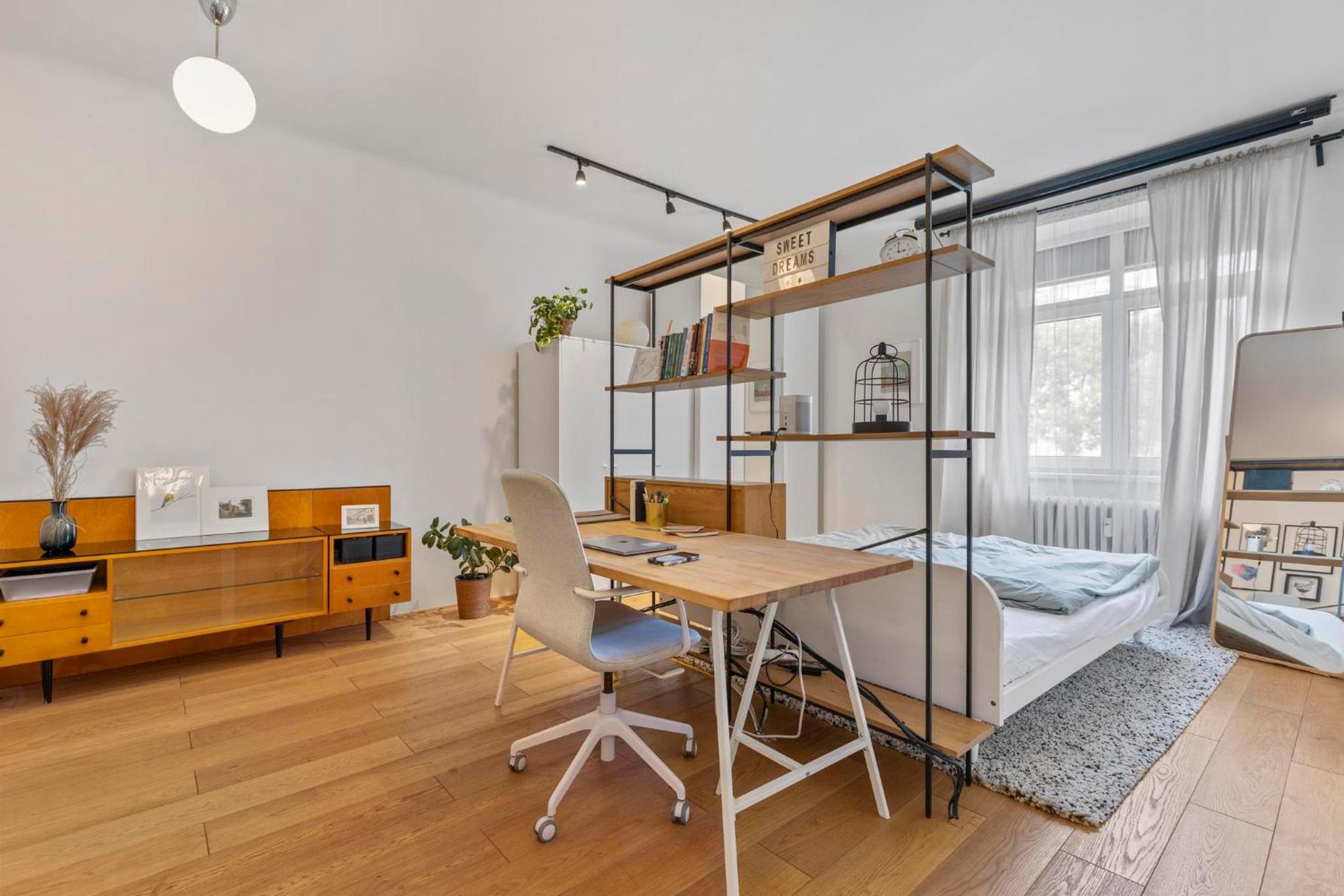 One-Bedroom Apartment photo 1