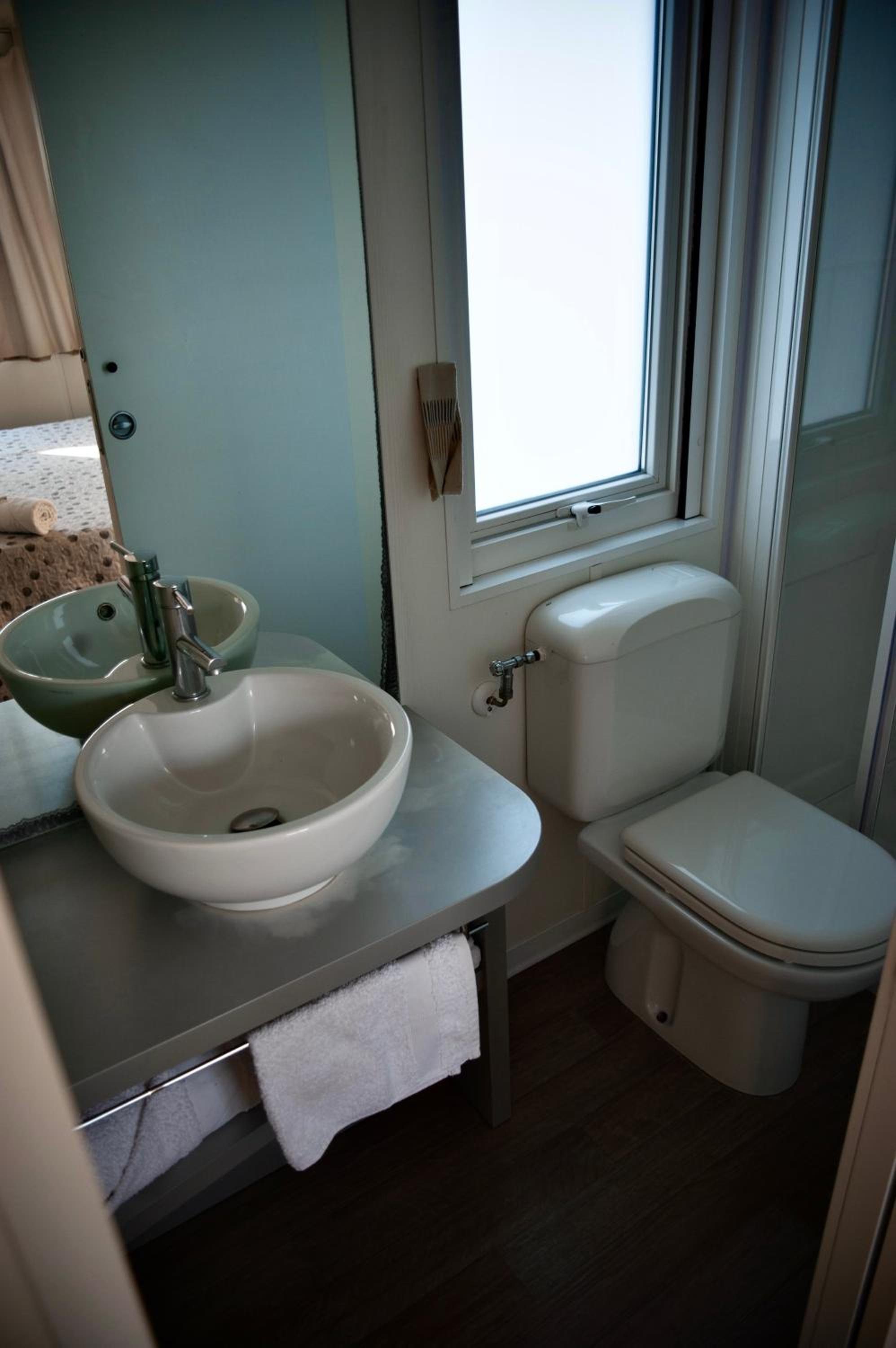 Mobile Home photo 3