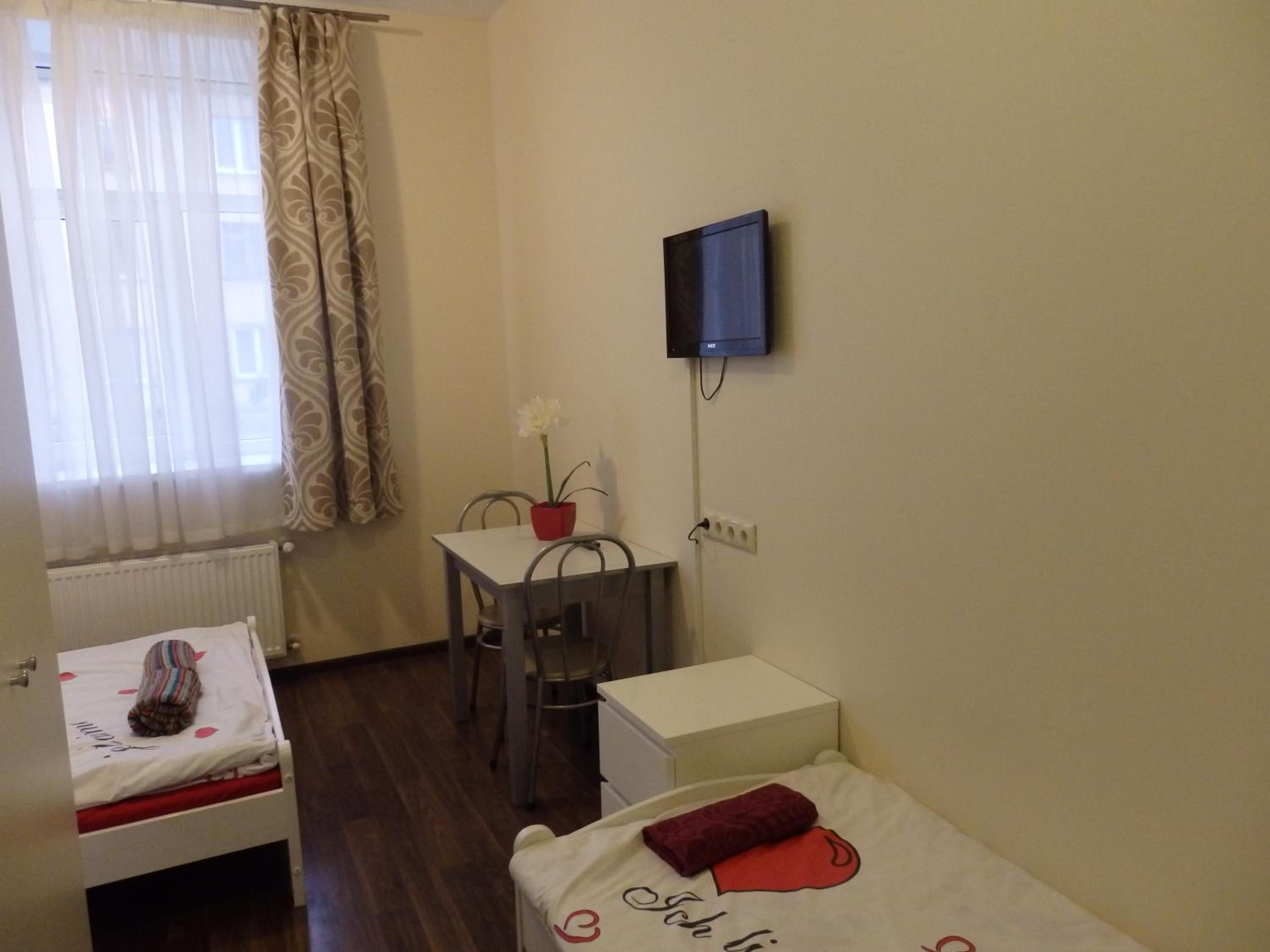 Double or Twin Room with Shower - Photo 10