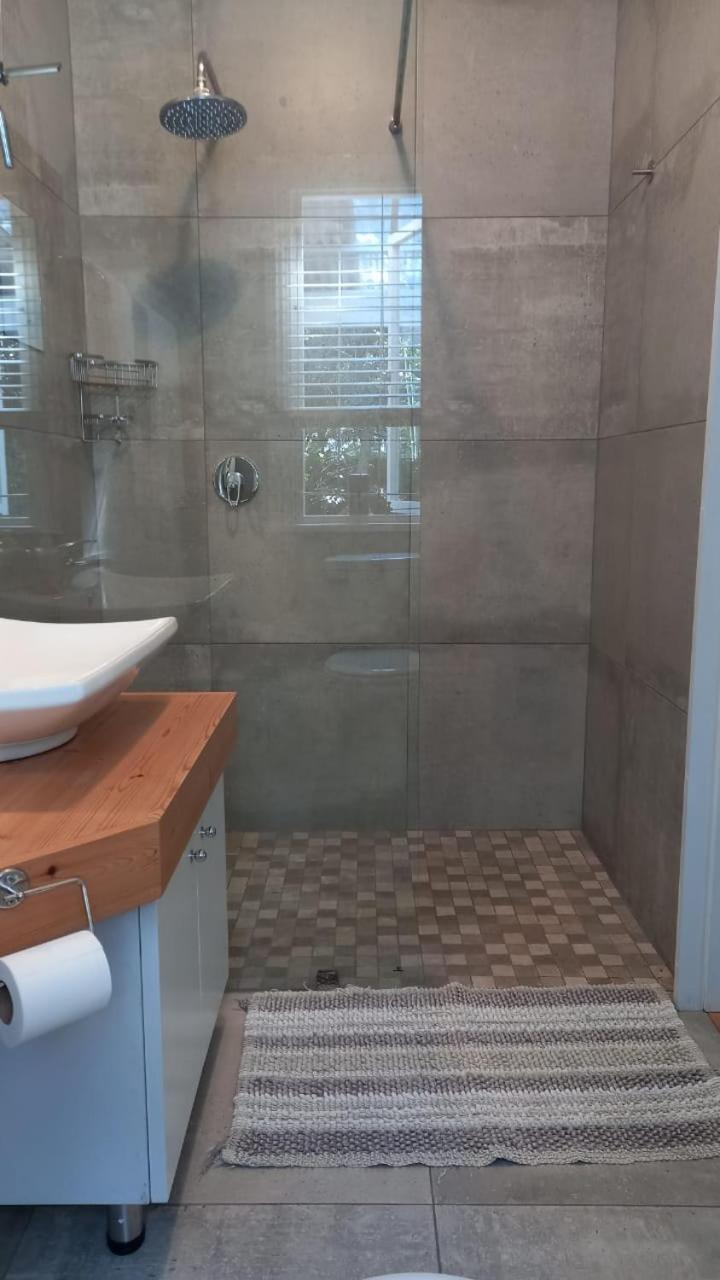 Single Room With Private Bathroom photo 1