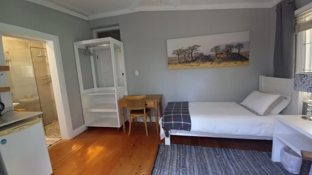 Single Room With Private Bathroom photo 3