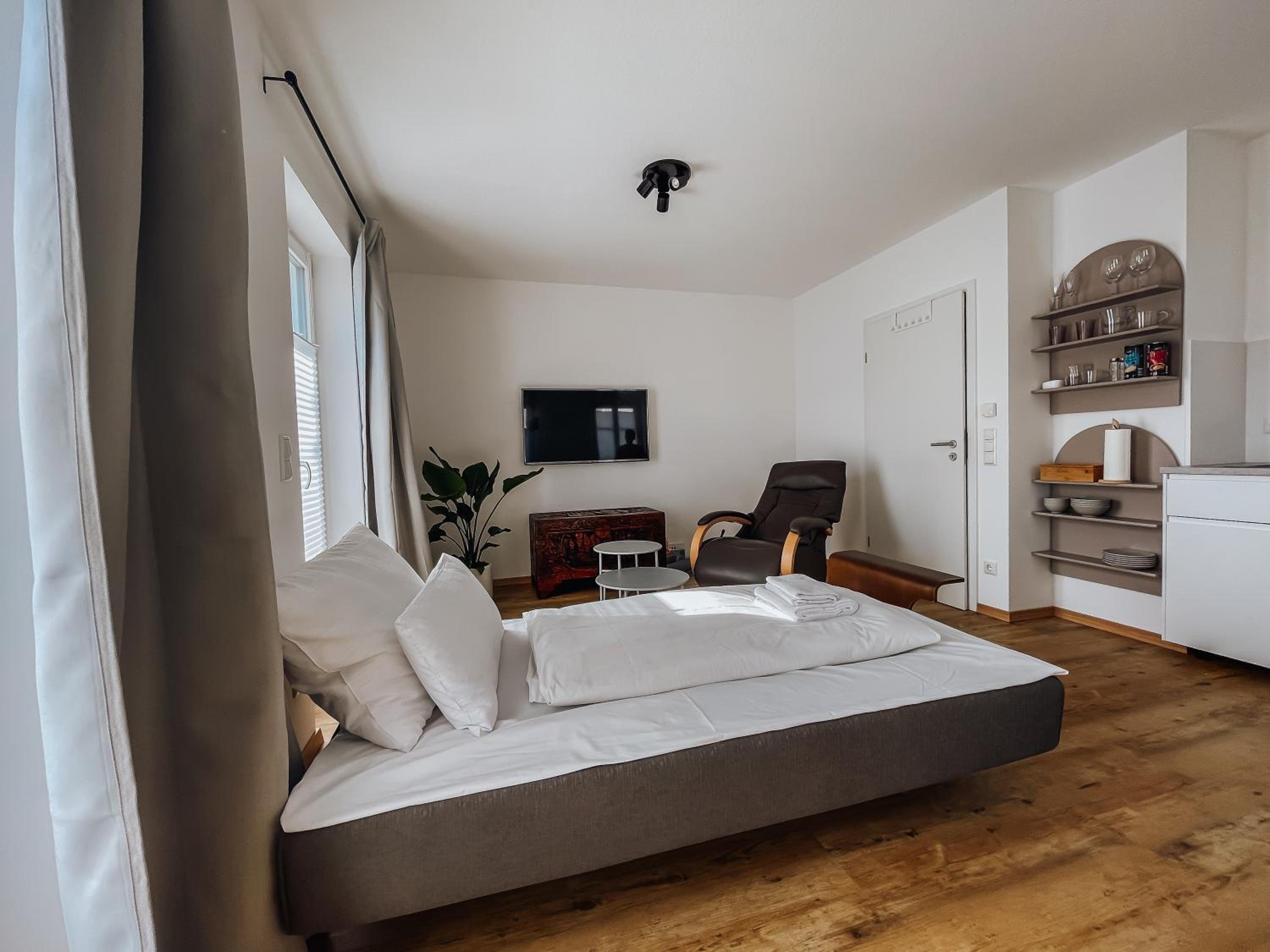 One-Bedroom Apartment with Balcony photo 1