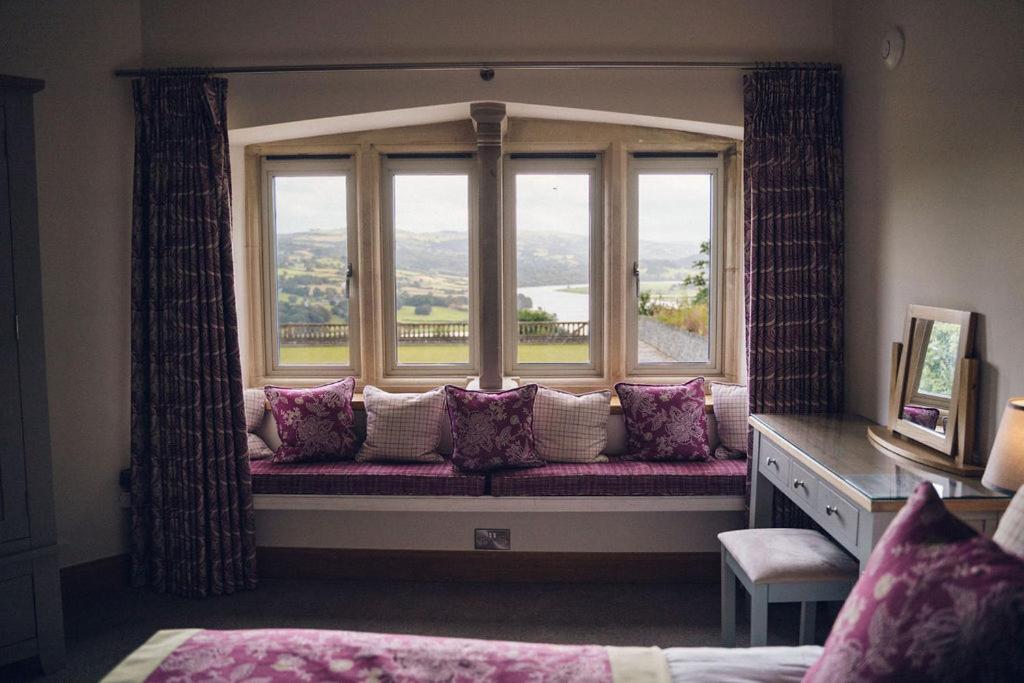 Deluxe King Room photo 2