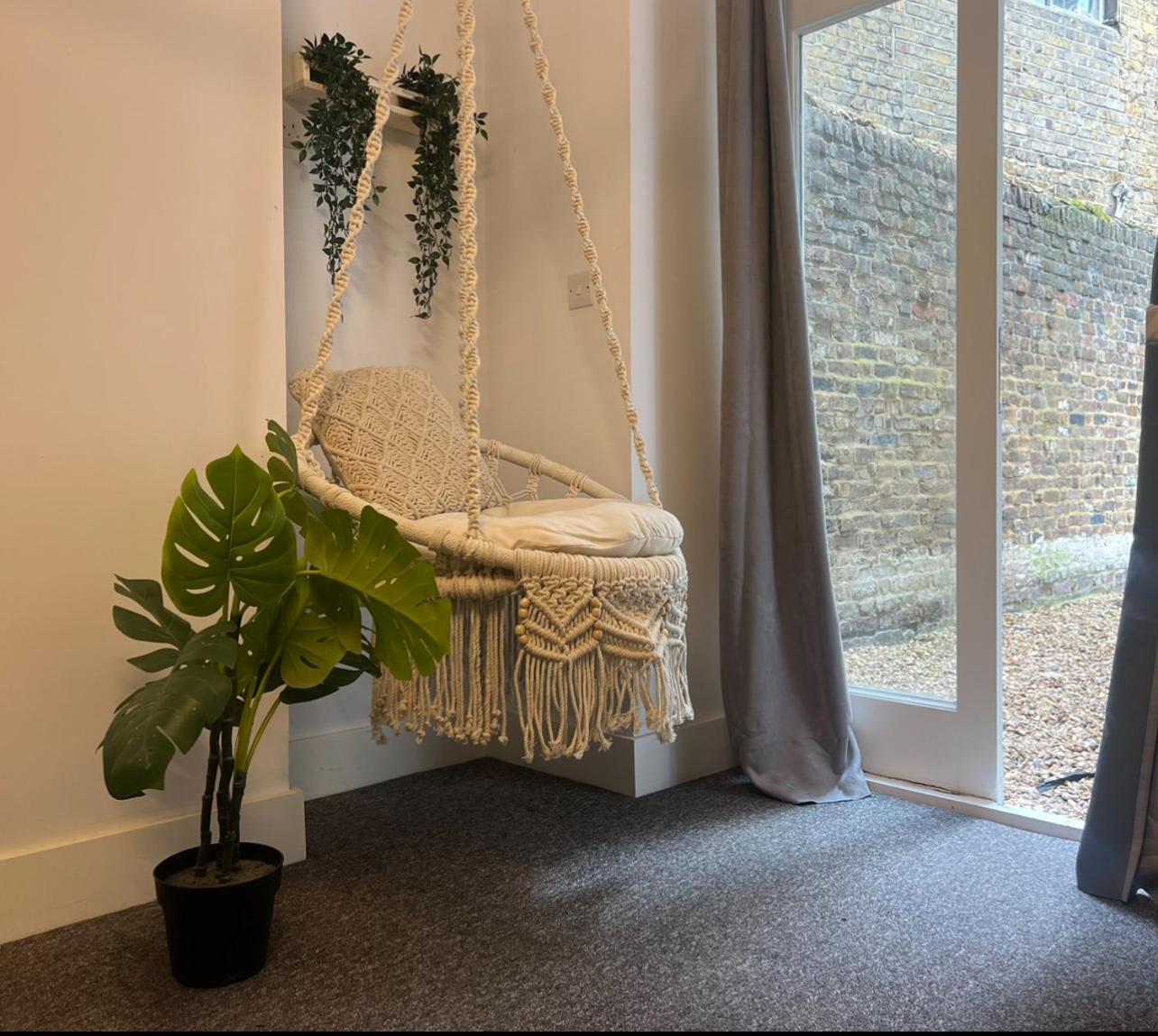 One-Bedroom Apartment with Terrace photo 2