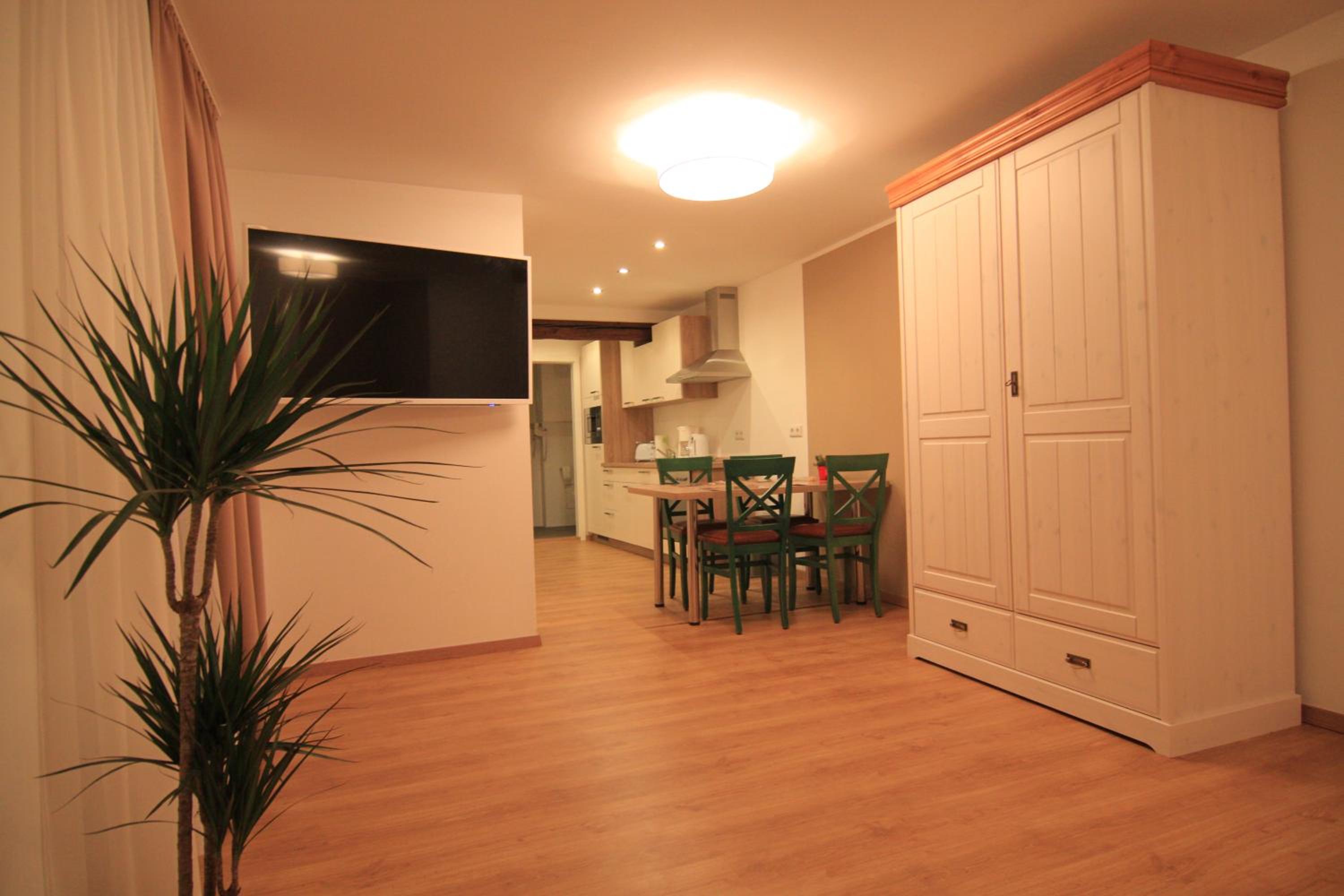 Double Room with Balcony 4