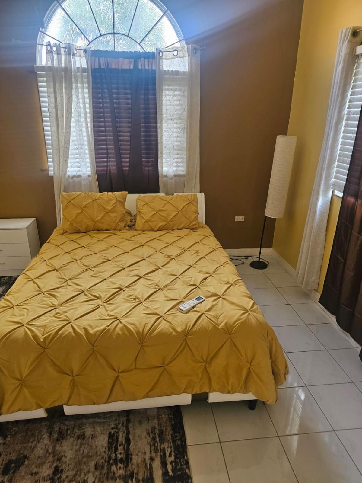 Three-Bedroom House photo 3