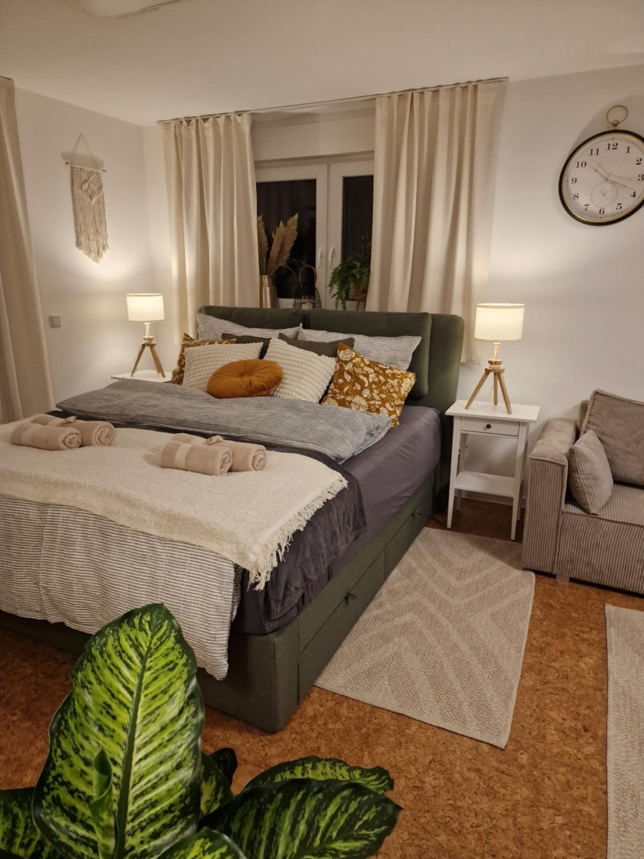 One-Bedroom Apartment photo 1