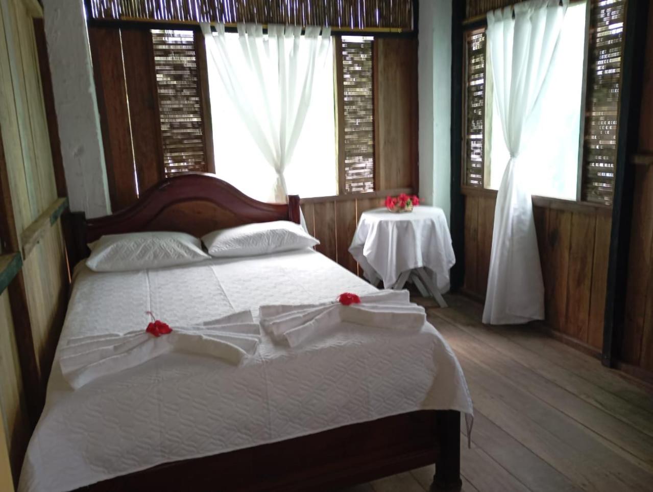 Queen Room With Shared Bathroom photo 2