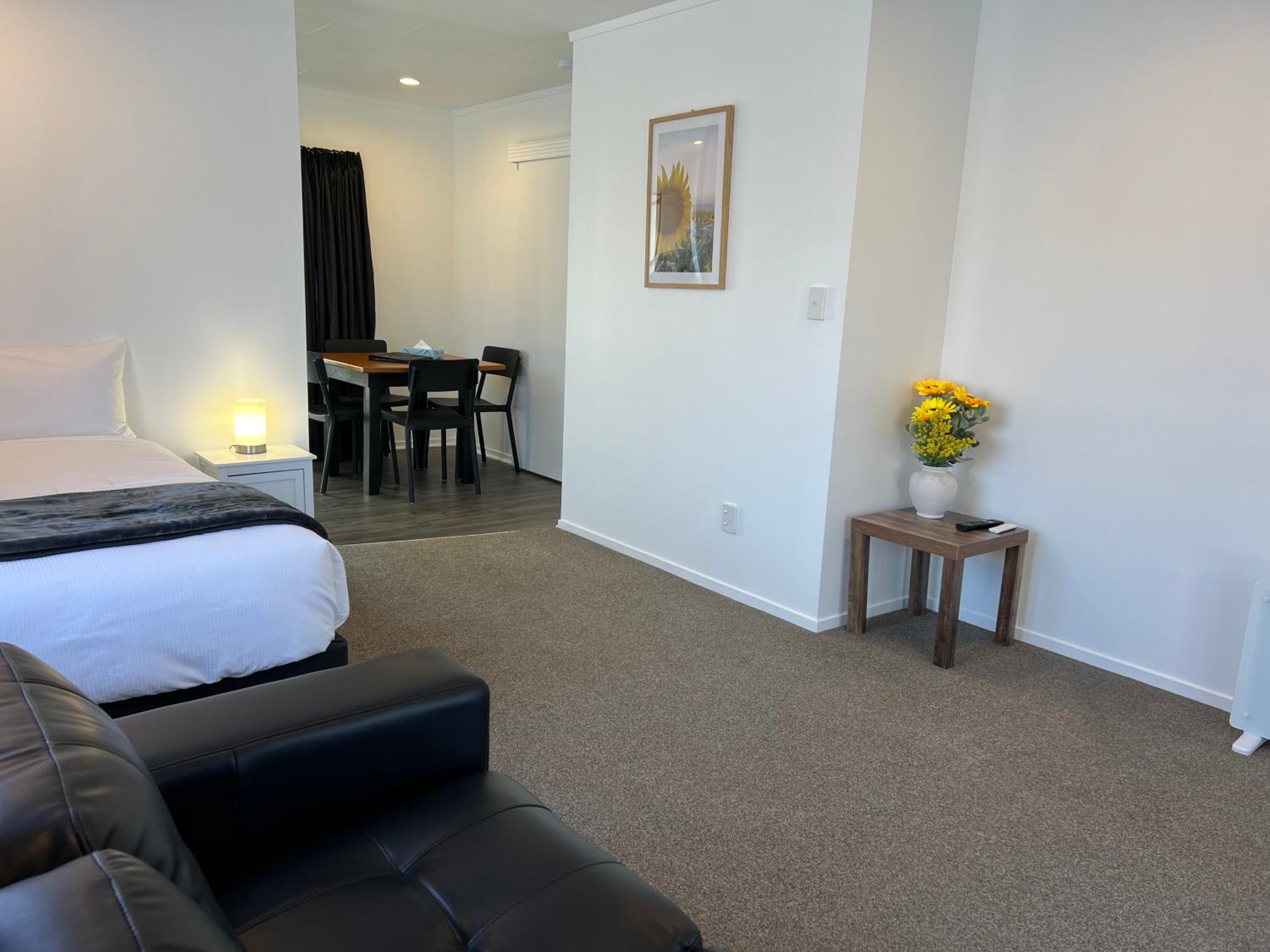 One-Bedroom Apartment photo 3