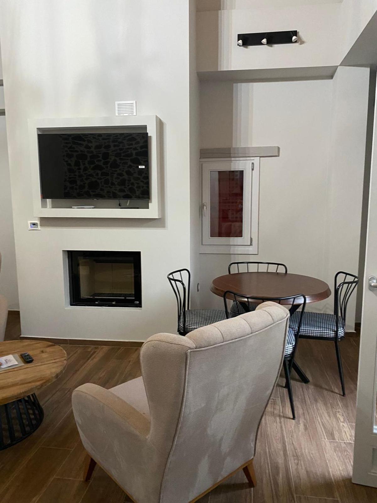 Two-Bedroom Deluxe Apartment with Balcony photo 2