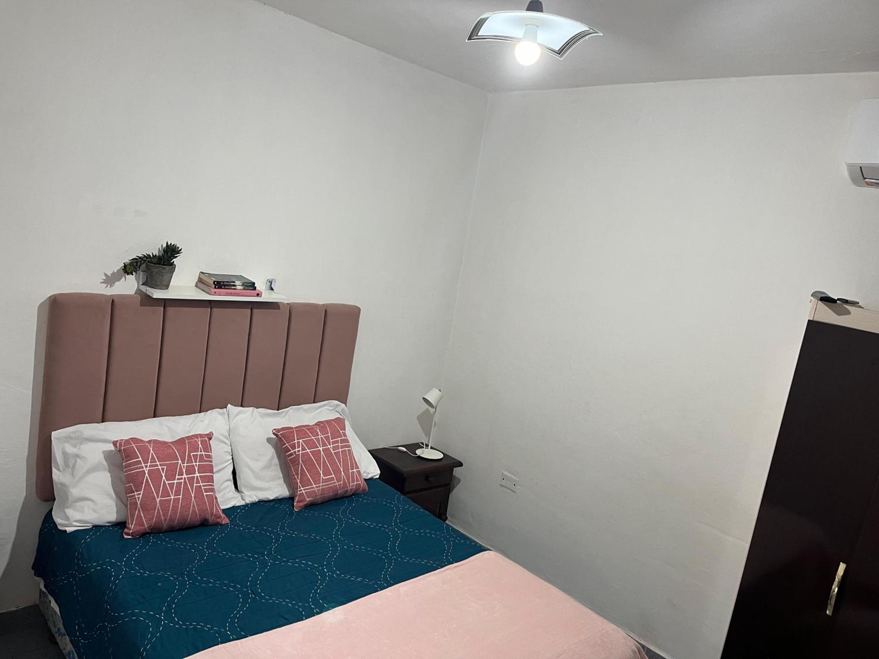 One-Bedroom Apartment photo 1
