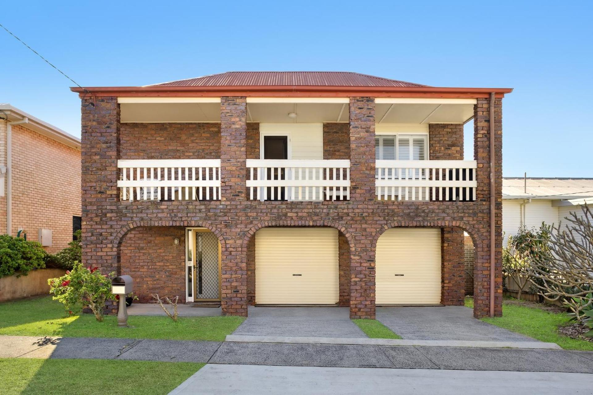 Three-Bedroom House photo 3