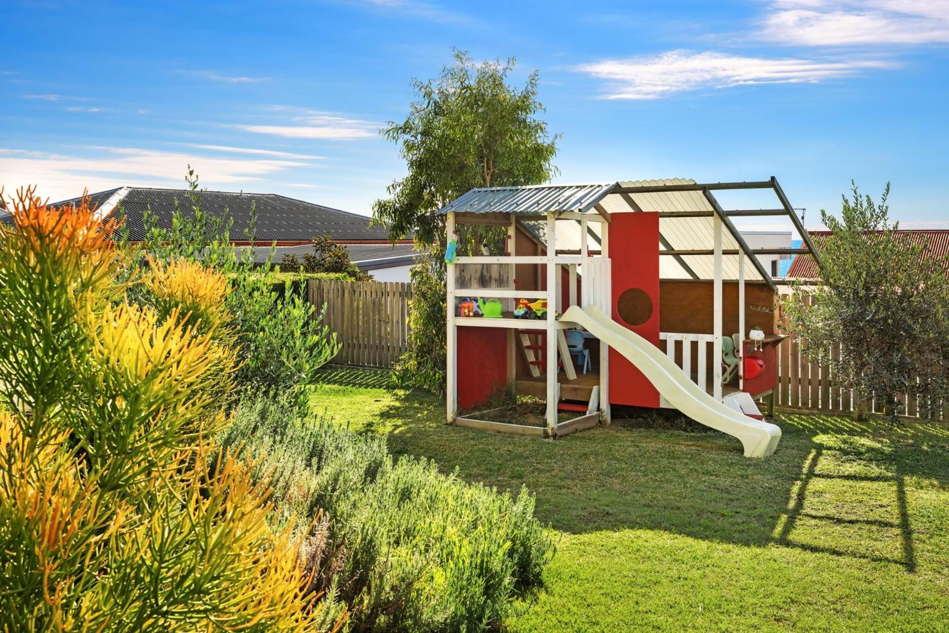Three-Bedroom House photo 2