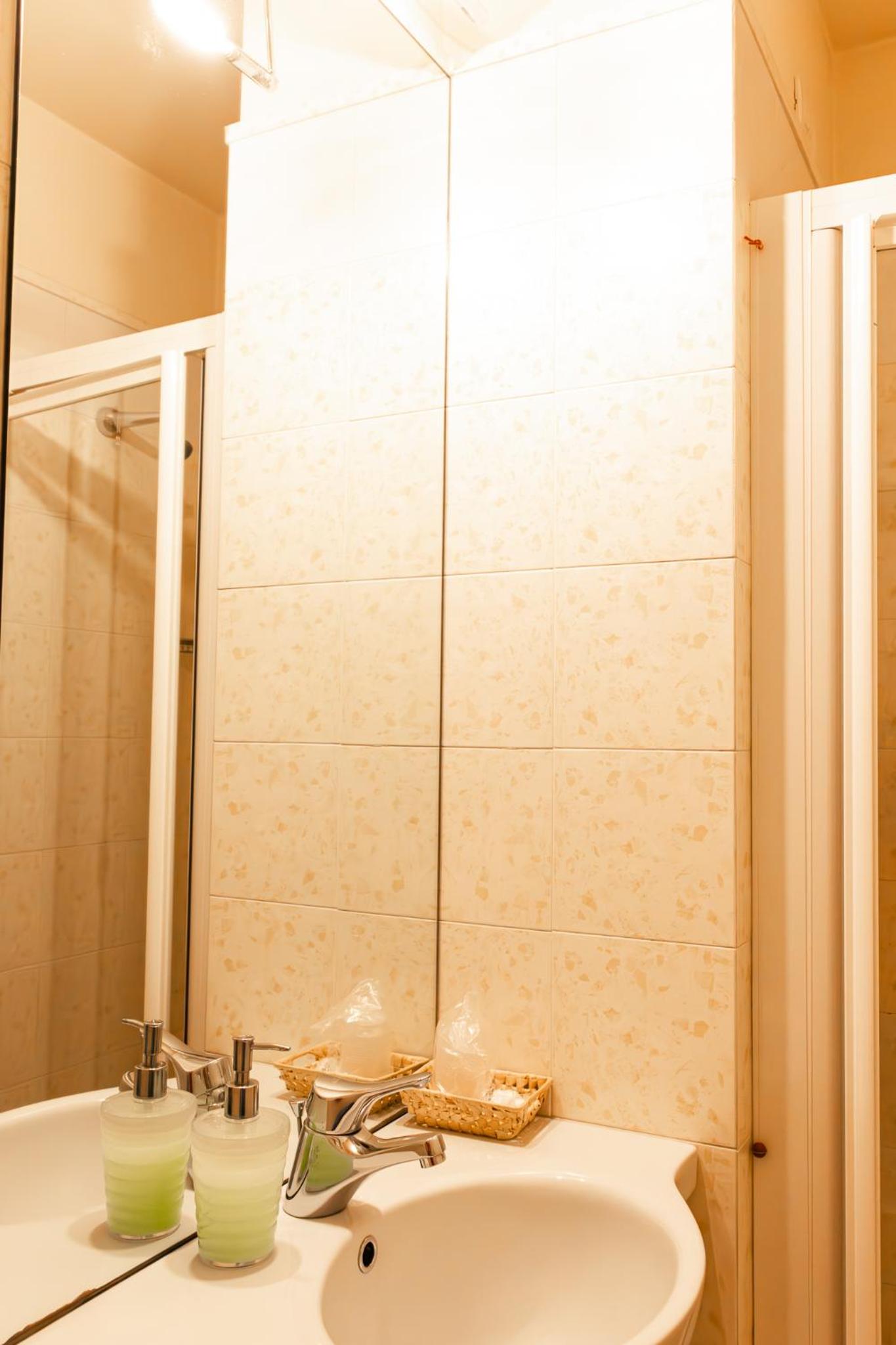 Small Single Room photo 3