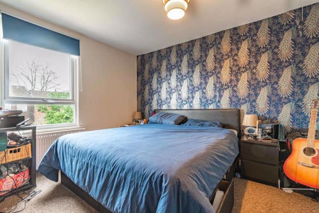 Three-Bedroom House photo 3