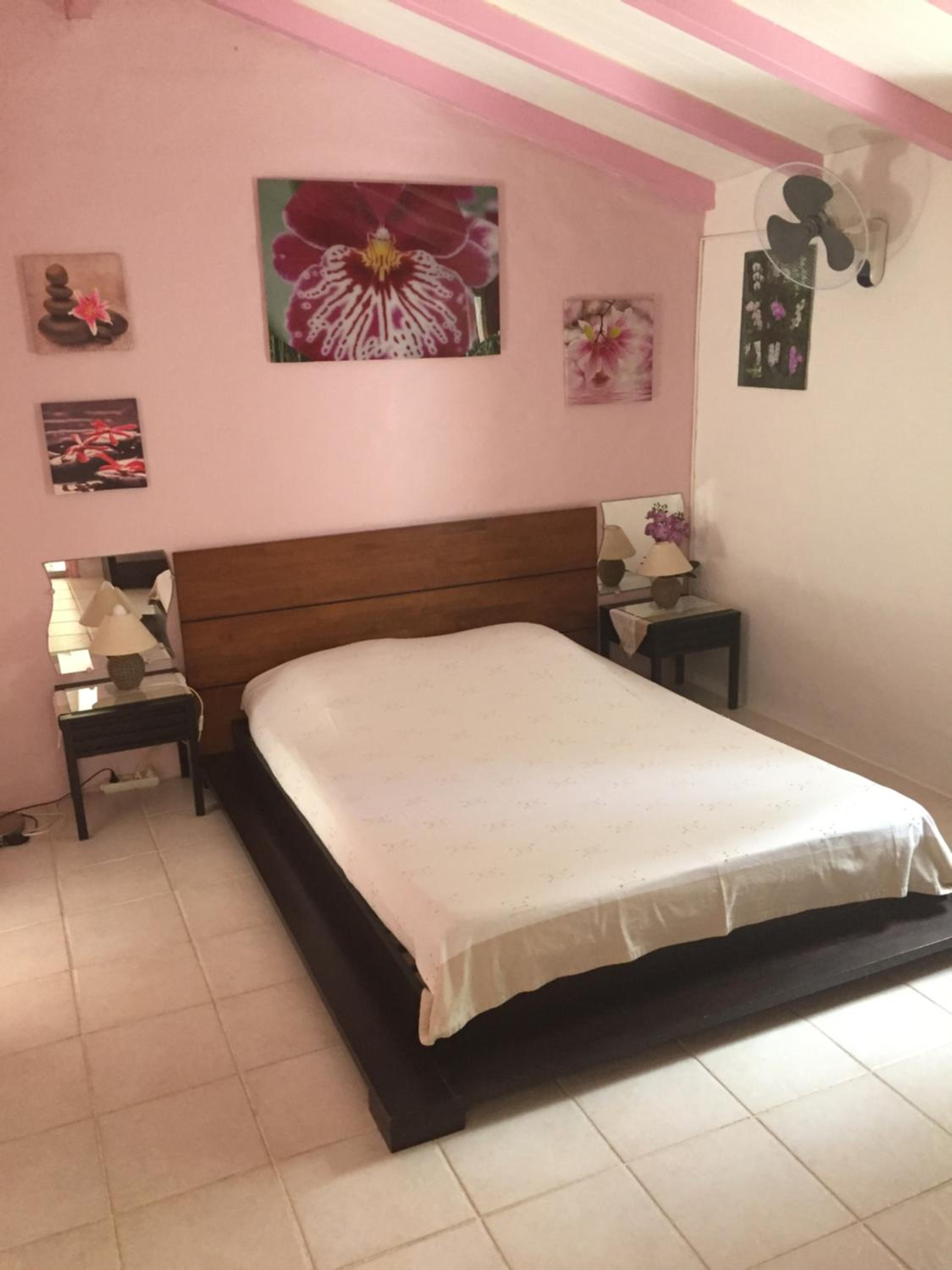One-Bedroom House photo 1