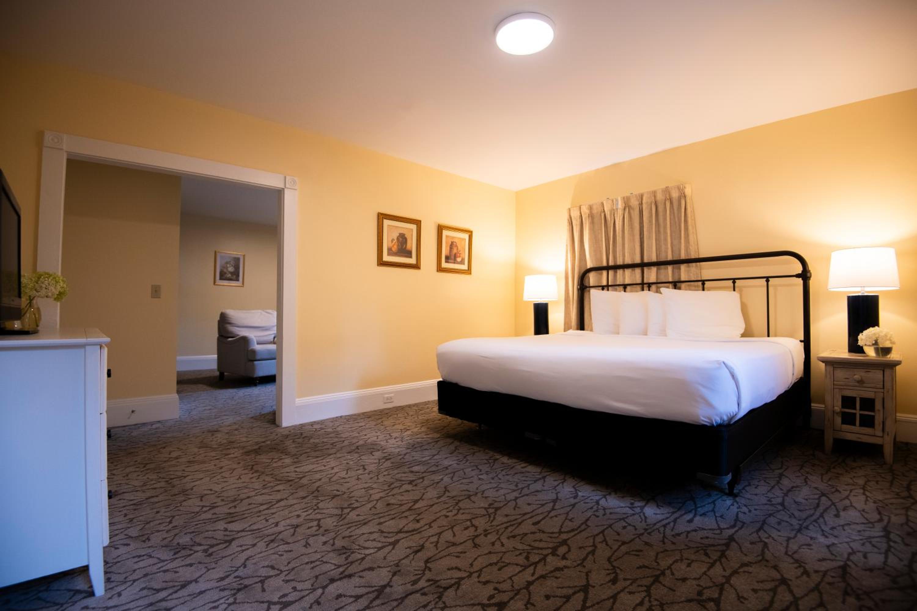 Classic King Suite photo 3