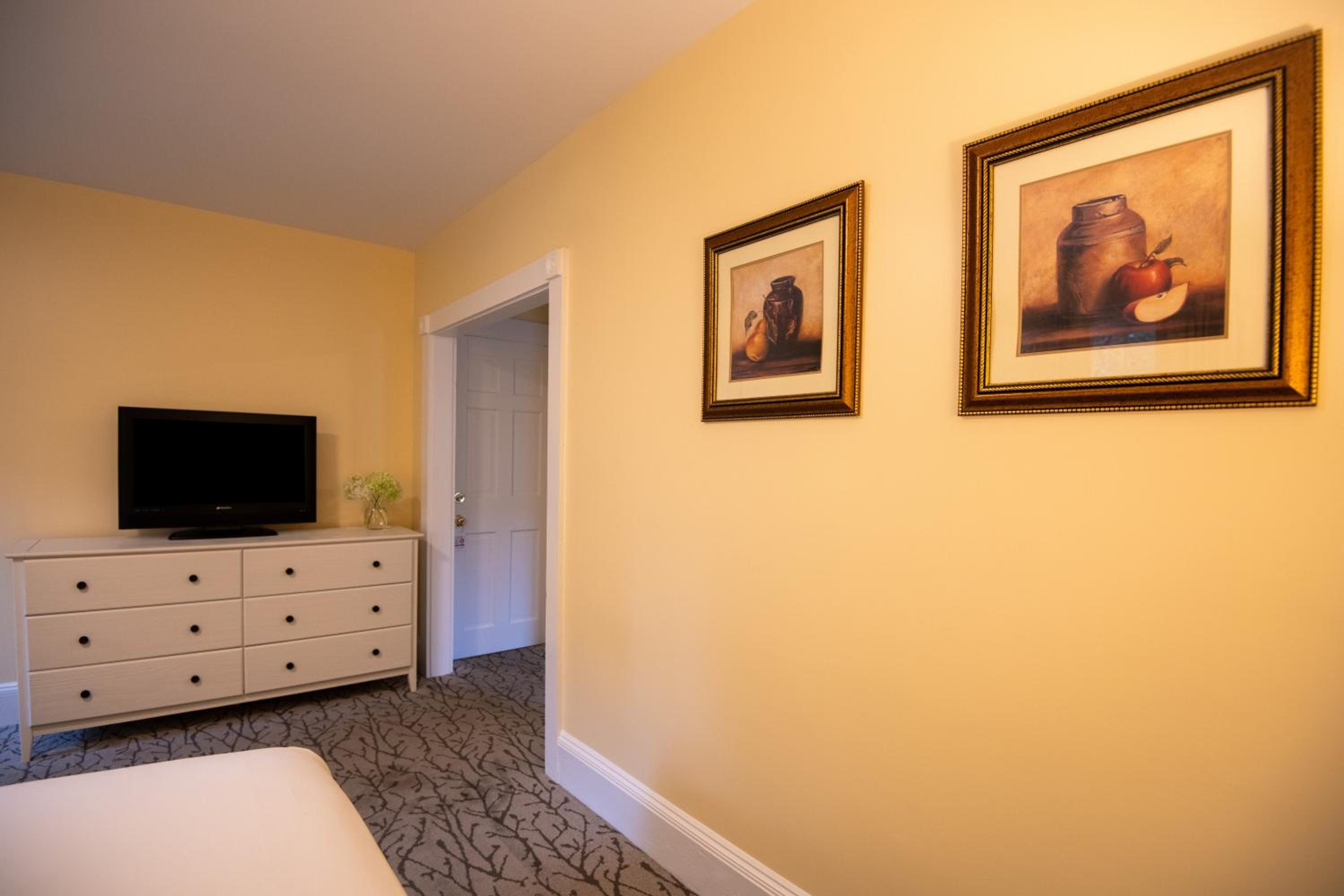 Classic King Suite photo 2