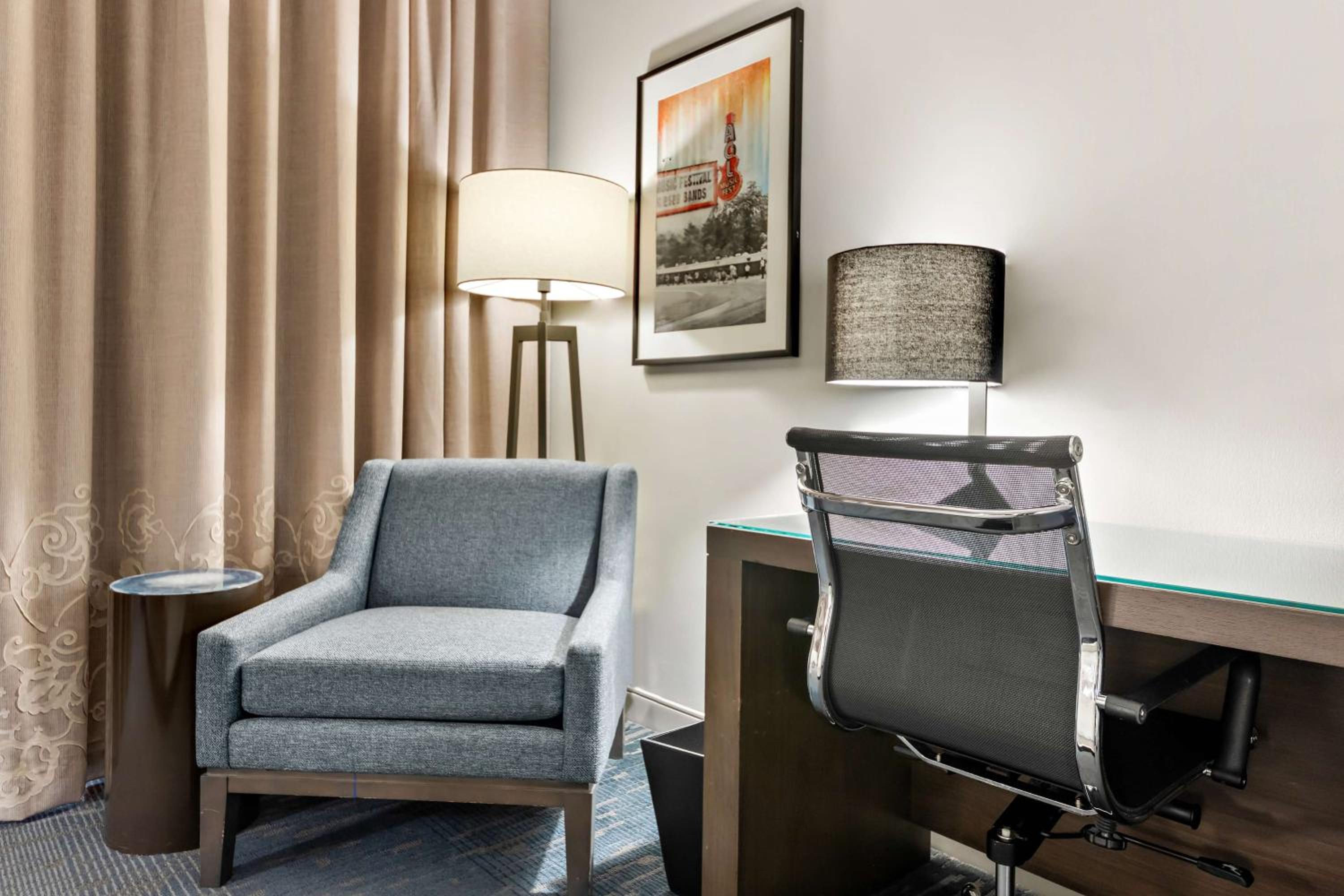Deluxe Queen Room with Two Queen Beds with Tub - Mobility/Hearing Accessible photo 2