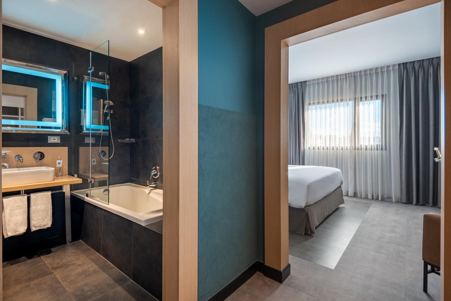 Superior King Room - Photo 4