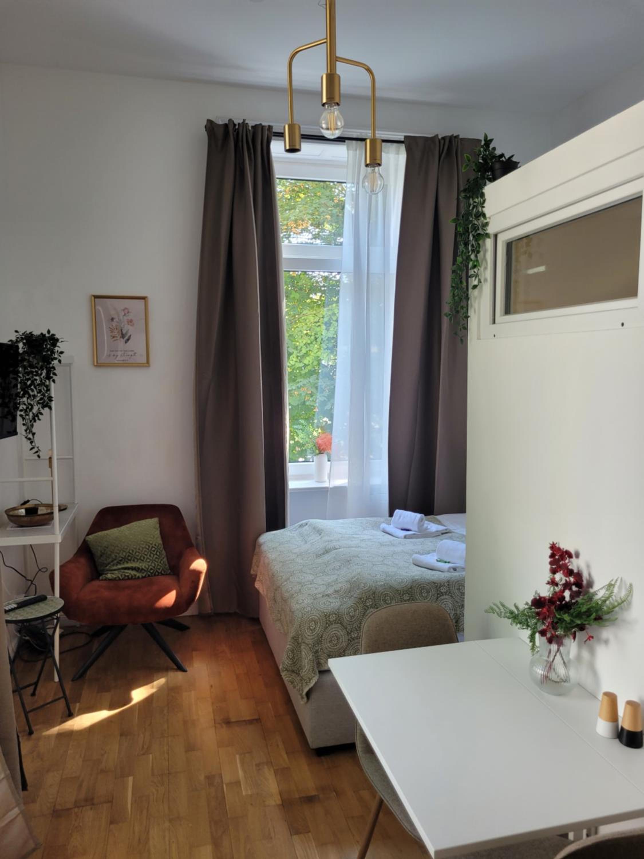 One-Bedroom Apartment with Balcony and Mountain View